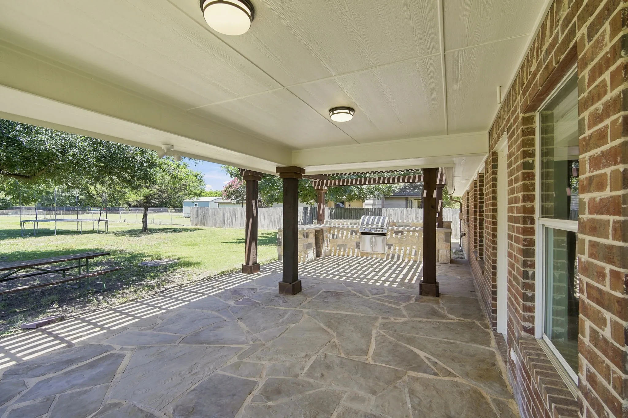 Single Family Residence For Sale in Ellis County , 1519 Shawnee Road, Red Oak, Texas 75165, 3 Bedroom, 2 Bathroom, 2 Garage spaces, 1,577 Sqft, built in 2004, mls#21322451, Real Estate Agent in Red Oak, Homes For Sale in Ellis county, Homes For Sale in Red Oak, Realtor in Red Oak Texas, Real Estate Brokerage Independent Realty Texas, Luminita Cordes Realtor