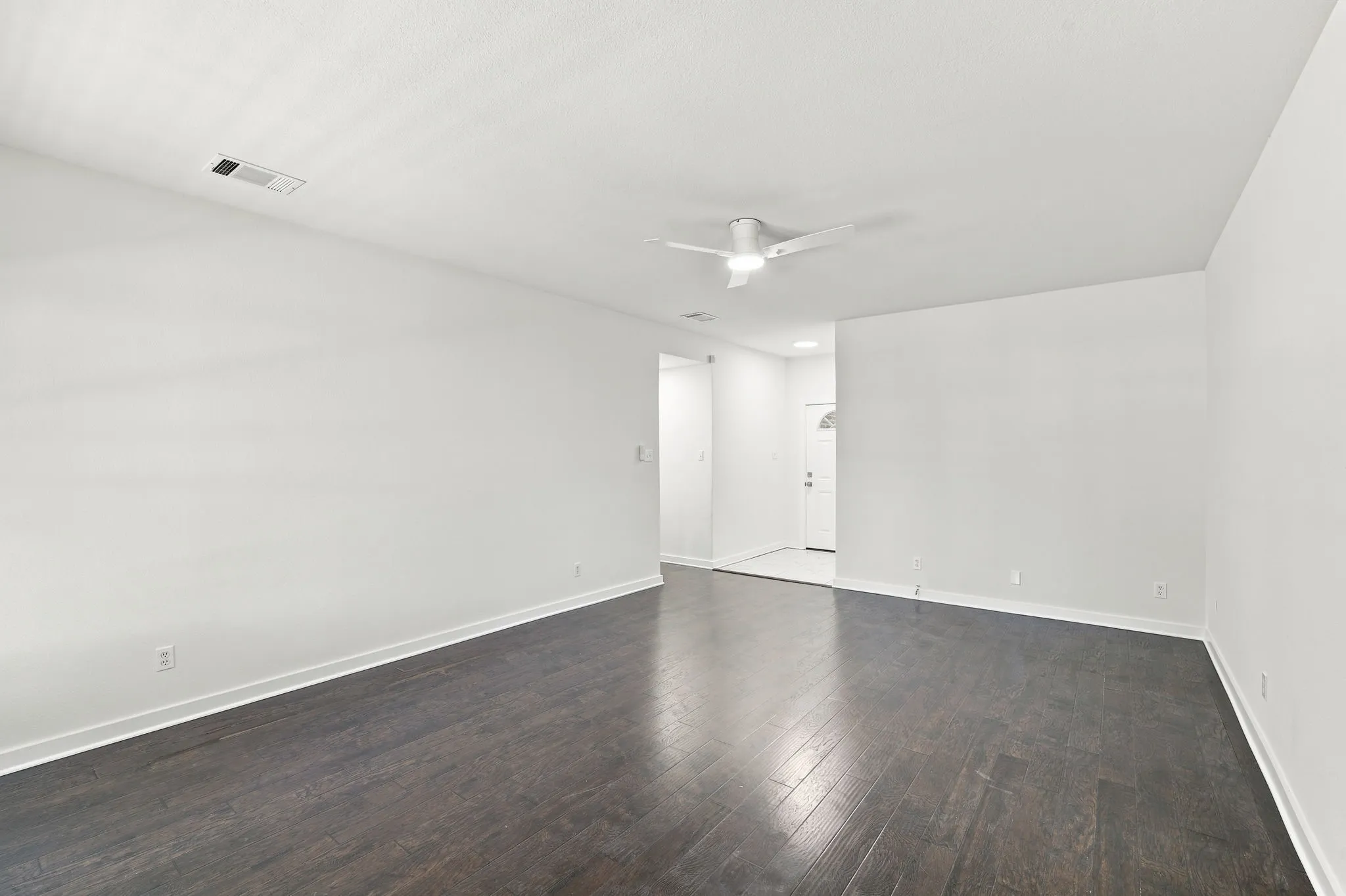 Single Family Residence For Sale in Ellis County , 1519 Shawnee Road, Red Oak, Texas 75165, 3 Bedroom, 2 Bathroom, 2 Garage spaces, 1,577 Sqft, built in 2004, mls#21322451, Real Estate Agent in Red Oak, Homes For Sale in Ellis county, Homes For Sale in Red Oak, Realtor in Red Oak Texas, Real Estate Brokerage Independent Realty Texas, Luminita Cordes Realtor