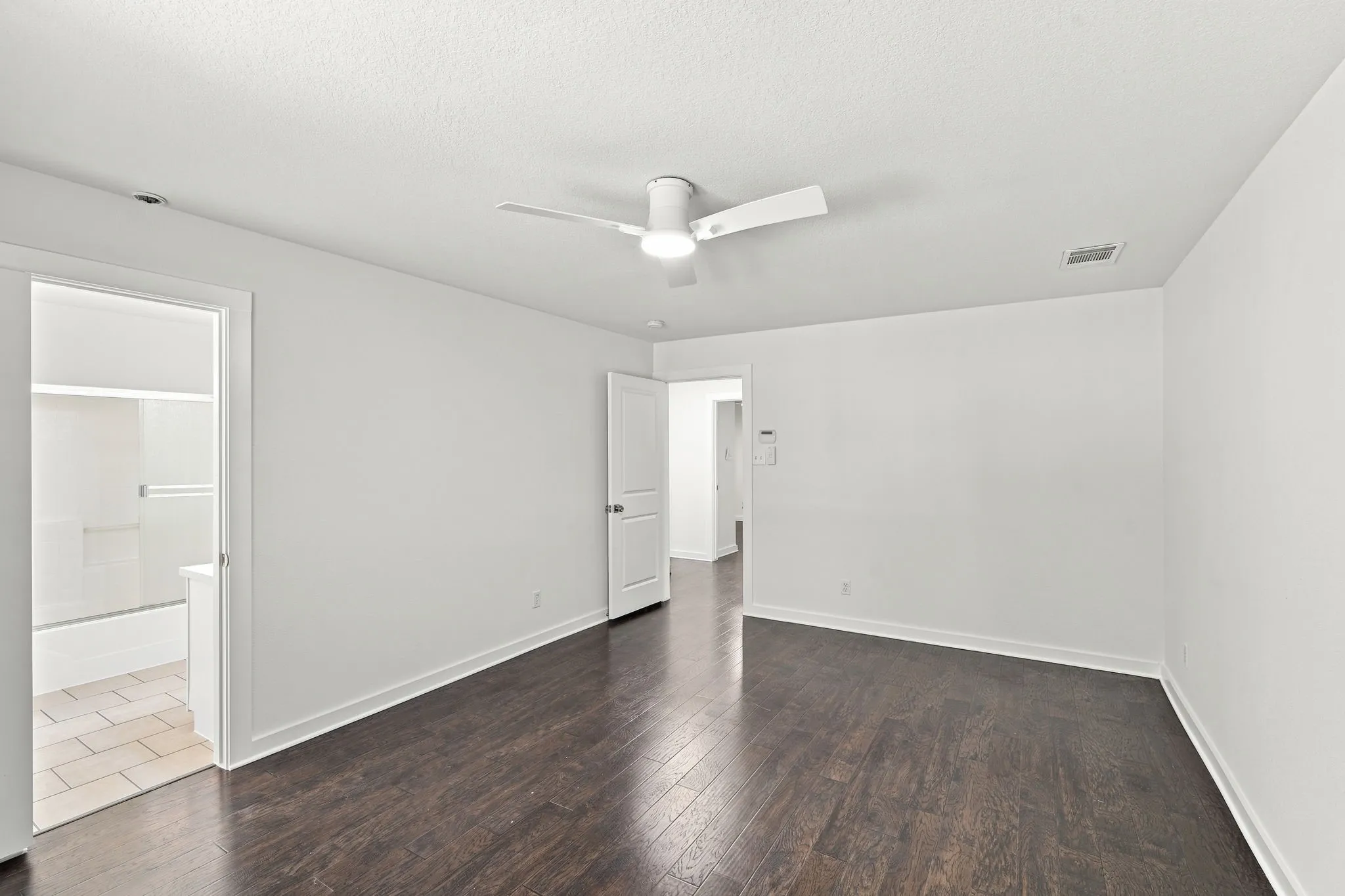 Single Family Residence For Sale in Ellis County , 1519 Shawnee Road, Red Oak, Texas 75165, 3 Bedroom, 2 Bathroom, 2 Garage spaces, 1,577 Sqft, built in 2004, mls#21322451, Real Estate Agent in Red Oak, Homes For Sale in Ellis county, Homes For Sale in Red Oak, Realtor in Red Oak Texas, Real Estate Brokerage Independent Realty Texas, Luminita Cordes Realtor