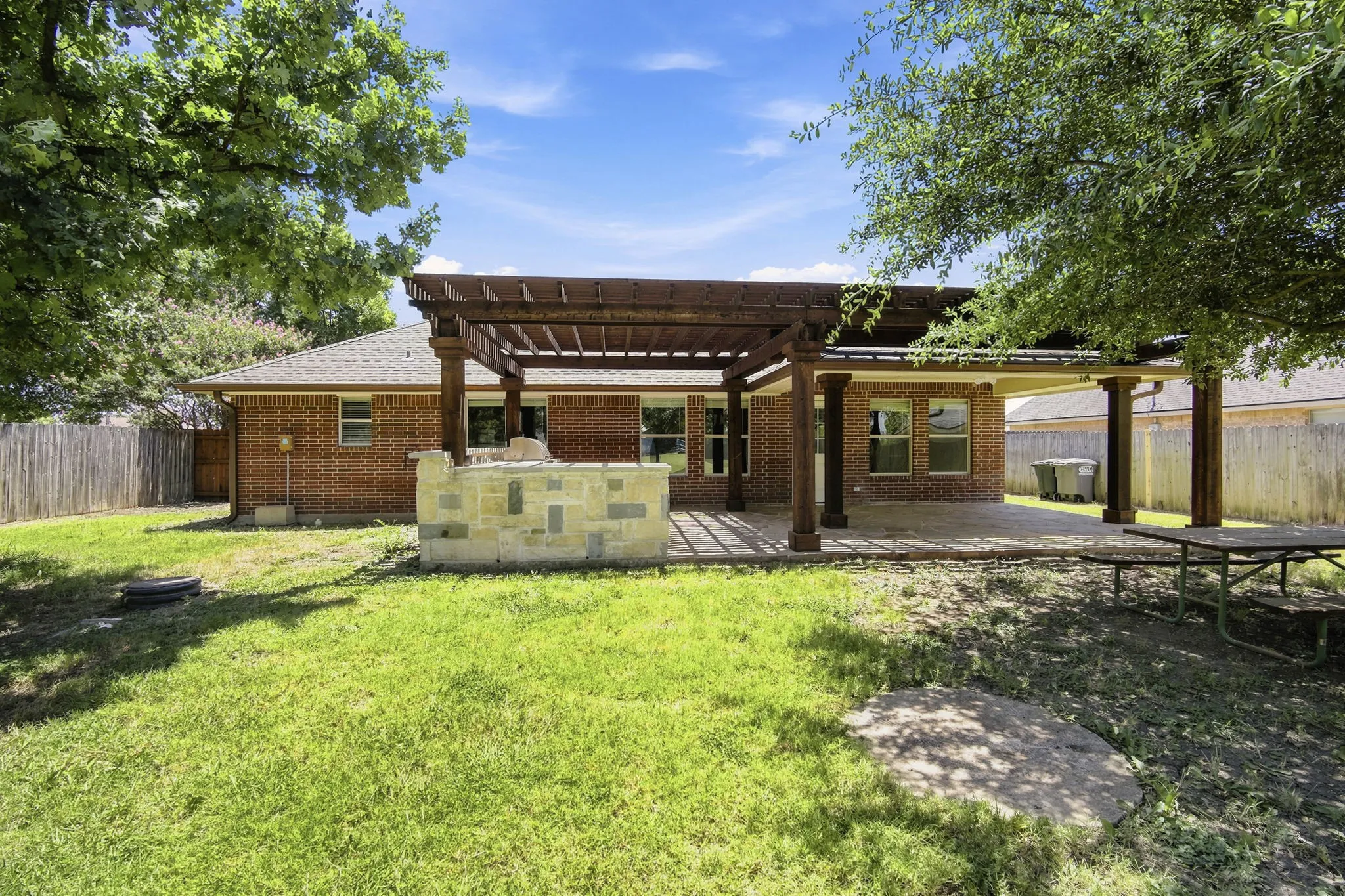 Single Family Residence For Sale in Ellis County , 1519 Shawnee Road, Red Oak, Texas 75165, 3 Bedroom, 2 Bathroom, 2 Garage spaces, 1,577 Sqft, built in 2004, mls#21322451, Real Estate Agent in Red Oak, Homes For Sale in Ellis county, Homes For Sale in Red Oak, Realtor in Red Oak Texas, Real Estate Brokerage Independent Realty Texas, Luminita Cordes Realtor