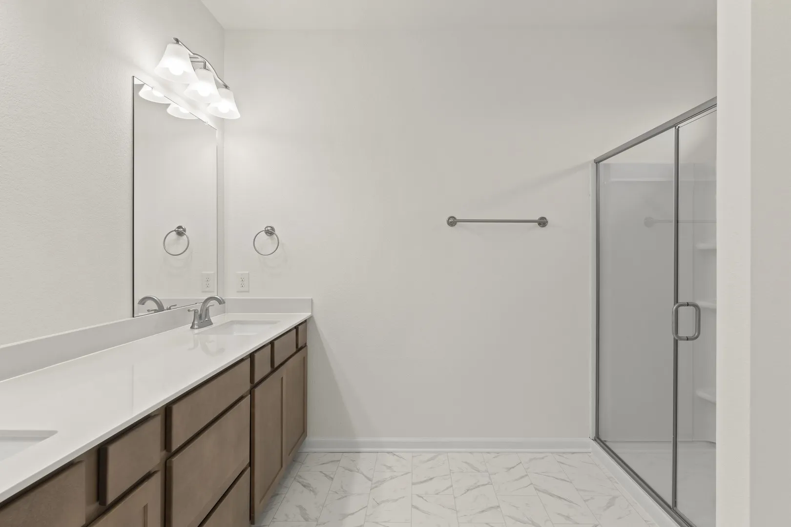 20. 3805 Buckhead - Bath