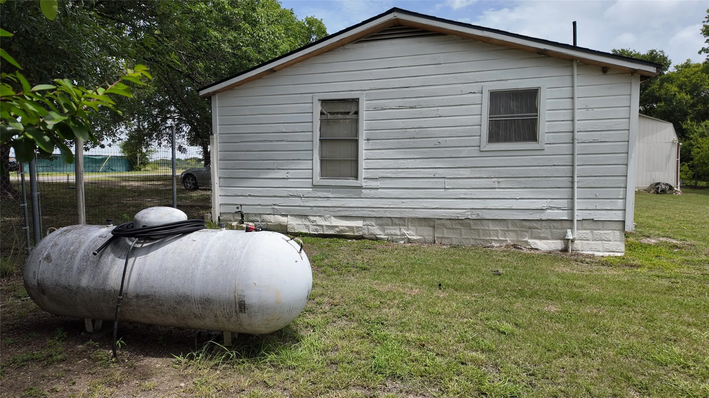 Single Family Residence For Sale in Ellis County , 327 S Overlook Drive, Red Oak, Texas 75154, 3 Bedroom, 1 Bathroom, Garage spaces, 864 Sqft, built in 1935, mls#21334829, Real Estate Agent in Red Oak, Homes For Sale in Ellis county, Homes For Sale in Red Oak, Realtor in Red Oak Texas, Real Estate Brokerage Independent Realty Texas, Luminita Cordes Realtor