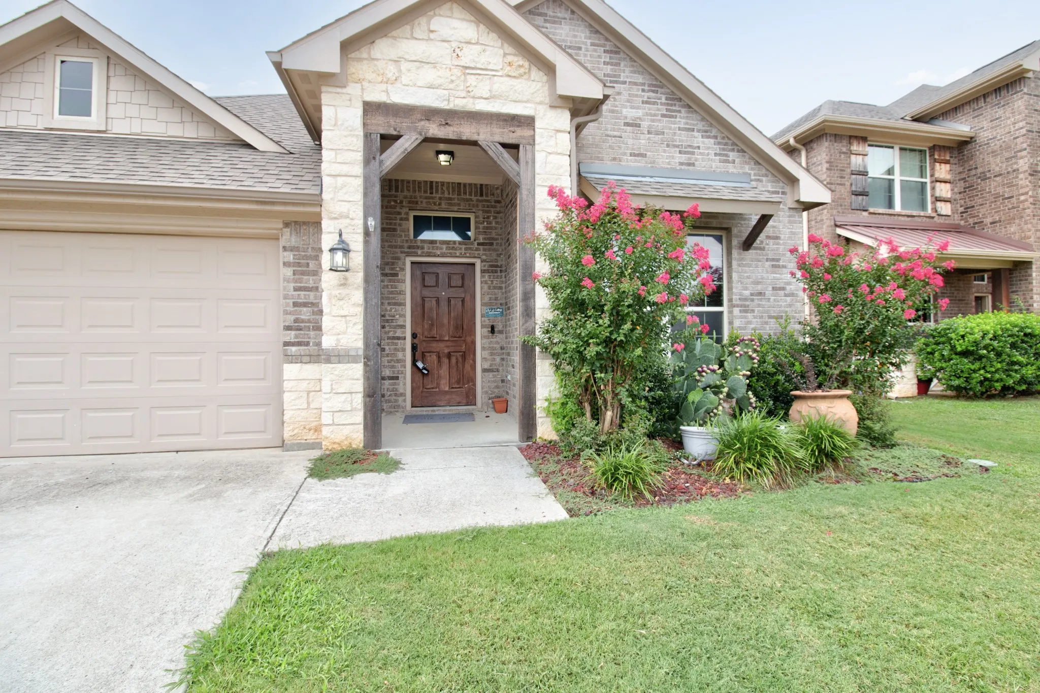 Single Family Residence For Sale in Cooke County , 1809 SILVER OAKS, Gainesville, Texas 76240, 3 Bedroom, 2 Bathroom, 2 Garage spaces, 1,893 Sqft, built in 2018, mls#21334752, Real Estate Agent in Gainesville, Homes For Sale in Cooke county, Homes For Sale in Gainesville, Realtor in Gainesville Texas, Real Estate Brokerage Independent Realty Texas, Luminita Cordes Realtor