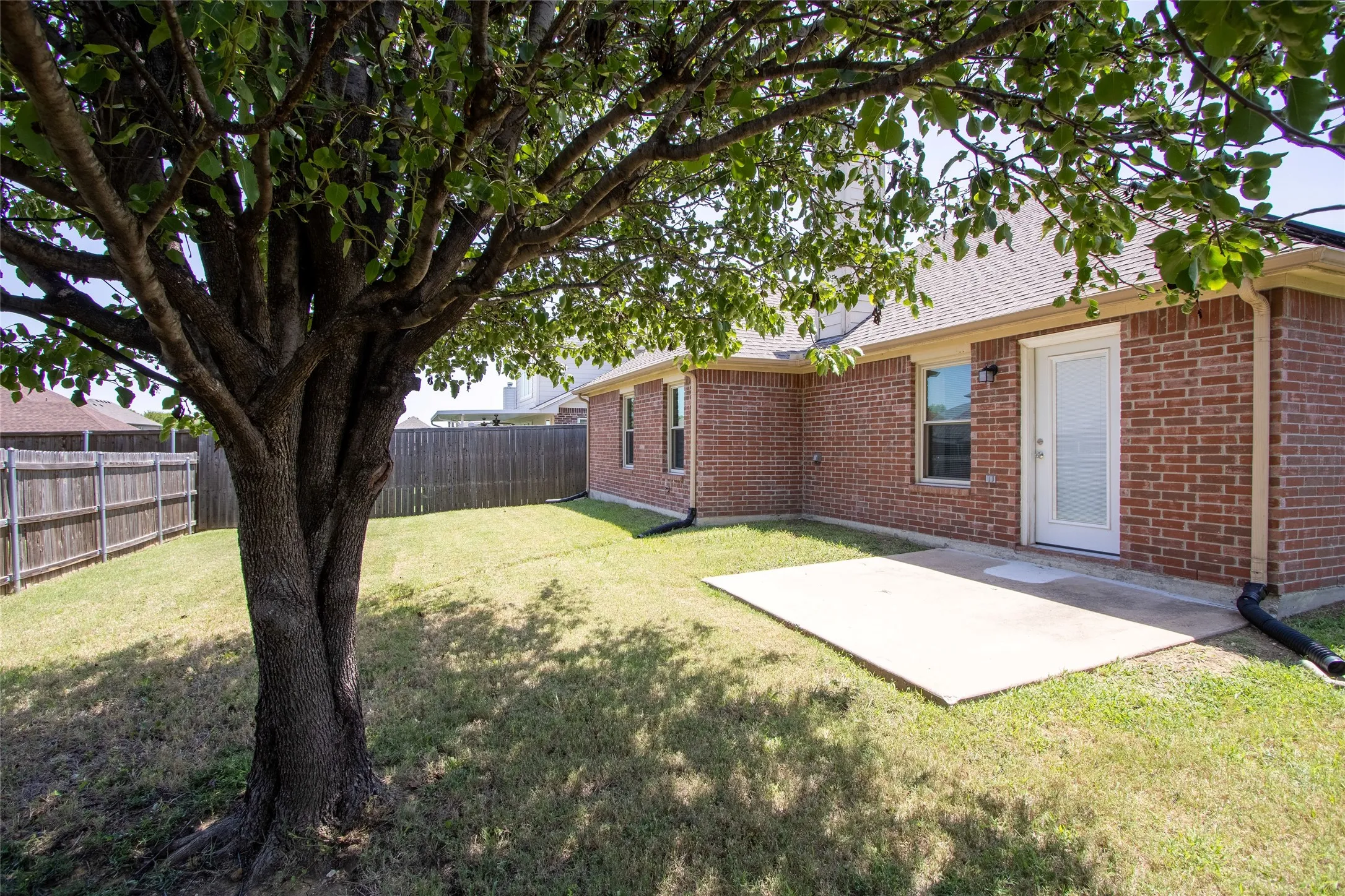 Single Family Residence For Sale in Johnson County , 1613 Cowtown Drive, Mansfield, Texas 76063, 3 Bedroom, 2 Bathroom, 2 Garage spaces, 2,076 Sqft, built in 2006, mls#21334830, Real Estate Agent in Mansfield, Homes For Sale in Johnson county, Homes For Sale in Mansfield, Realtor in Mansfield Texas, Real Estate Brokerage Independent Realty Texas, Luminita Cordes Realtor