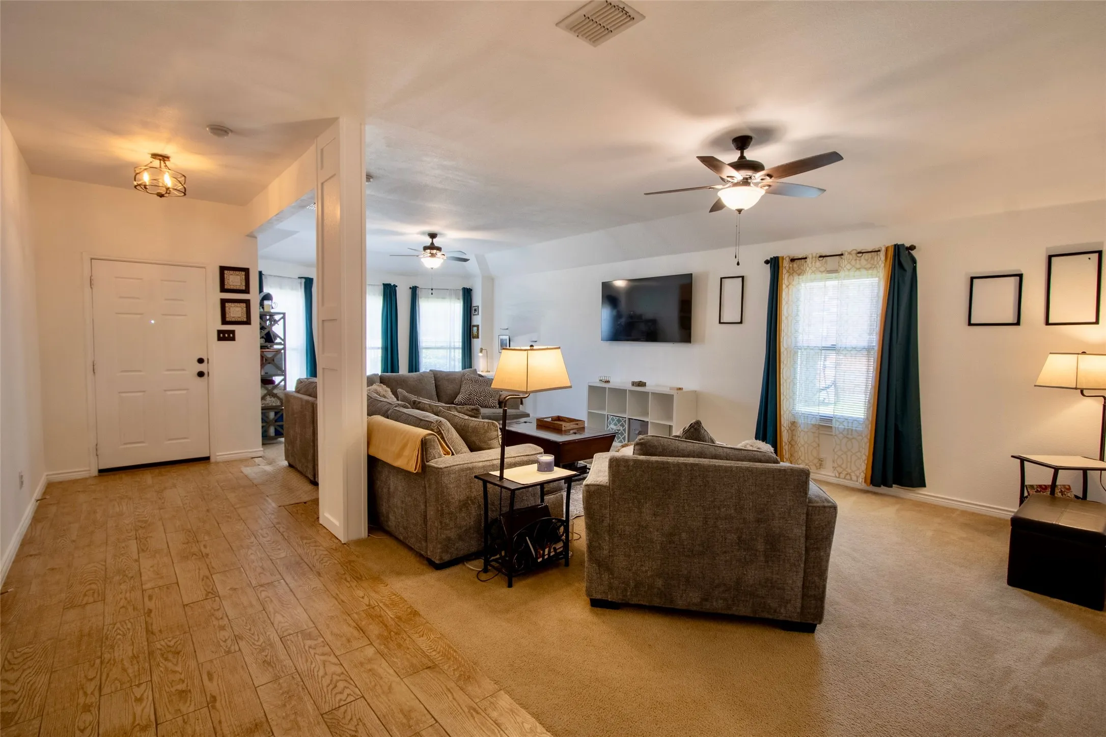 Single Family Residence For Sale in Johnson County , 1613 Cowtown Drive, Mansfield, Texas 76063, 3 Bedroom, 2 Bathroom, 2 Garage spaces, 2,076 Sqft, built in 2006, mls#21334830, Real Estate Agent in Mansfield, Homes For Sale in Johnson county, Homes For Sale in Mansfield, Realtor in Mansfield Texas, Real Estate Brokerage Independent Realty Texas, Luminita Cordes Realtor