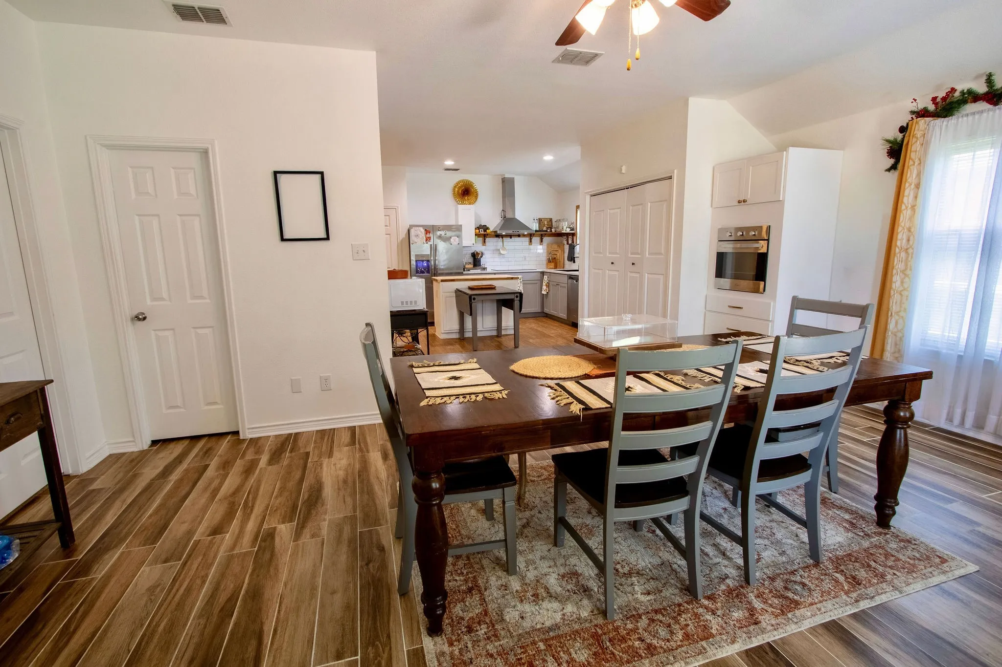 Single Family Residence For Sale in Johnson County , 1613 Cowtown Drive, Mansfield, Texas 76063, 3 Bedroom, 2 Bathroom, 2 Garage spaces, 2,076 Sqft, built in 2006, mls#21334830, Real Estate Agent in Mansfield, Homes For Sale in Johnson county, Homes For Sale in Mansfield, Realtor in Mansfield Texas, Real Estate Brokerage Independent Realty Texas, Luminita Cordes Realtor