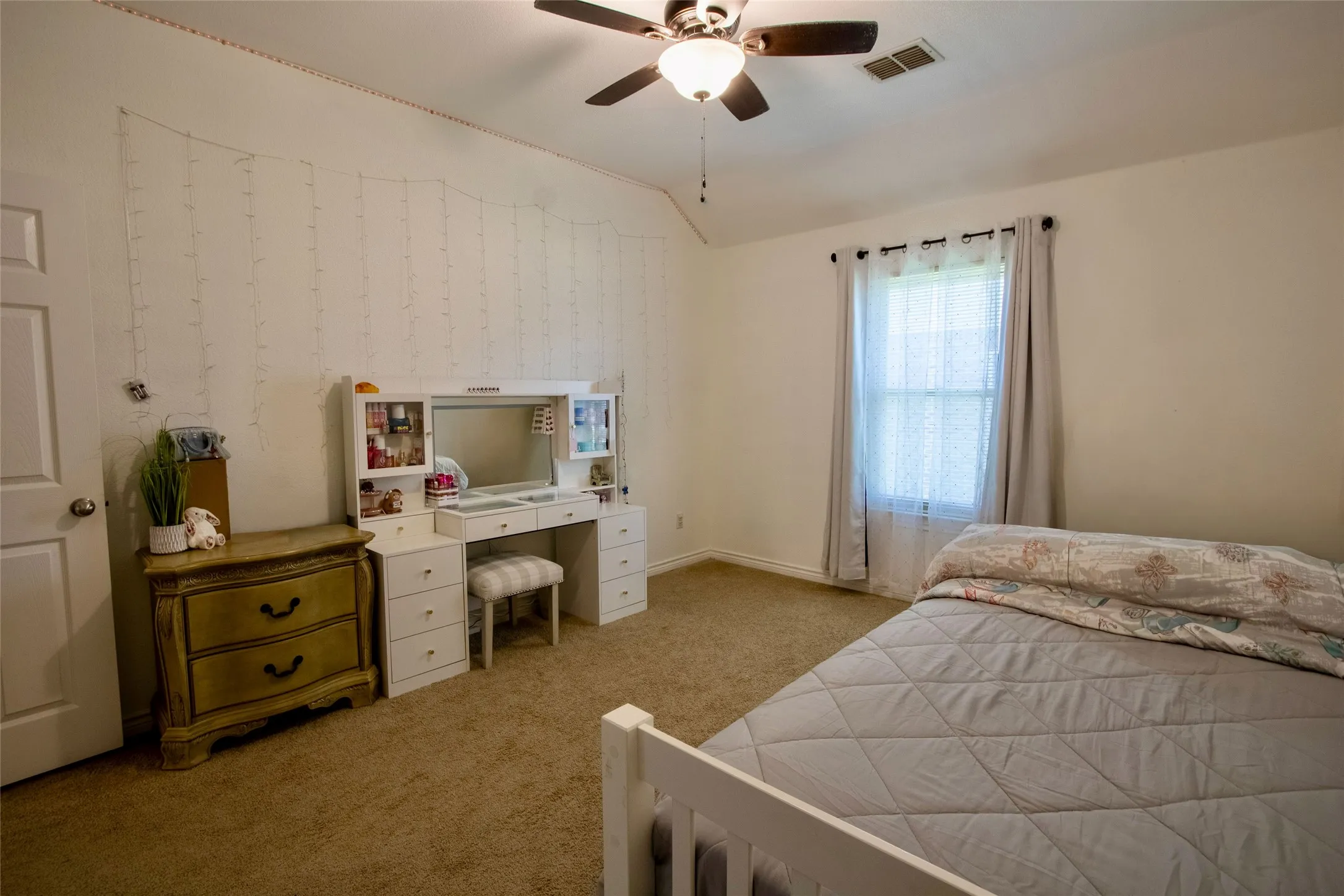 Secondary bedroom