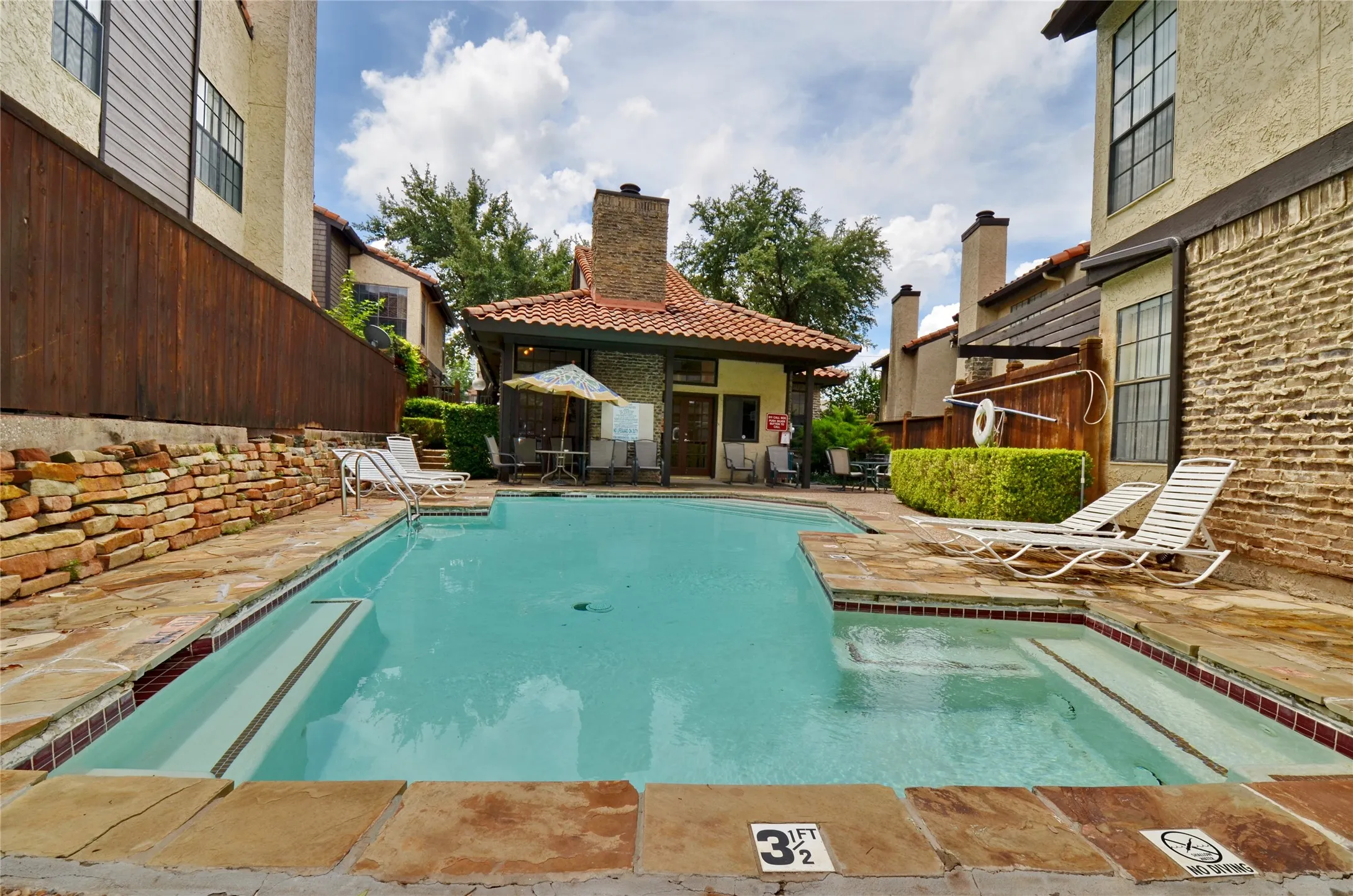 Condominium For Rent in Dallas County , 5630 Spring Valley Road 17d, Dallas, Texas 75254, 2 Bedroom, 3 Bathroom, 1 Garage spaces, 1,168 Sqft, built in 1982, mls#21334831, Real Estate Agent in Dallas, Homes For Rent in Dallas county, Homes For Rent in Dallas, Realtor in Dallas Texas, Real Estate Brokerage Independent Realty Texas, Luminita Cordes Realtor