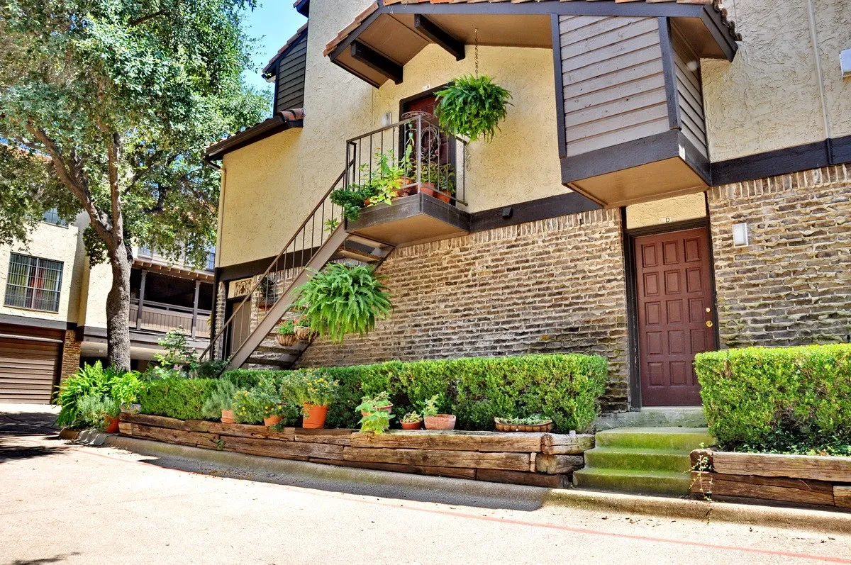 Condominium For Rent in Dallas County , 5630 Spring Valley Road 17d, Dallas, Texas 75254, 2 Bedroom, 3 Bathroom, 1 Garage spaces, 1,168 Sqft, built in 1982, mls#21334831, Real Estate Agent in Dallas, Homes For Rent in Dallas county, Homes For Rent in Dallas, Realtor in Dallas Texas, Real Estate Brokerage Independent Realty Texas, Luminita Cordes Realtor
