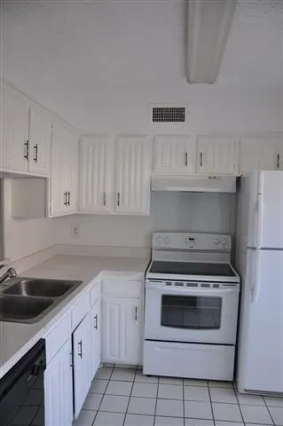 Condominium For Rent in Dallas County , 5630 Spring Valley Road 17d, Dallas, Texas 75254, 2 Bedroom, 3 Bathroom, 1 Garage spaces, 1,168 Sqft, built in 1982, mls#21334831, Real Estate Agent in Dallas, Homes For Rent in Dallas county, Homes For Rent in Dallas, Realtor in Dallas Texas, Real Estate Brokerage Independent Realty Texas, Luminita Cordes Realtor