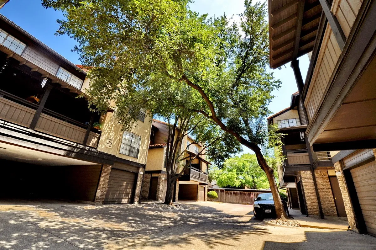 Condominium For Rent in Dallas County , 5630 Spring Valley Road 17d, Dallas, Texas 75254, 2 Bedroom, 3 Bathroom, 1 Garage spaces, 1,168 Sqft, built in 1982, mls#21334831, Real Estate Agent in Dallas, Homes For Rent in Dallas county, Homes For Rent in Dallas, Realtor in Dallas Texas, Real Estate Brokerage Independent Realty Texas, Luminita Cordes Realtor