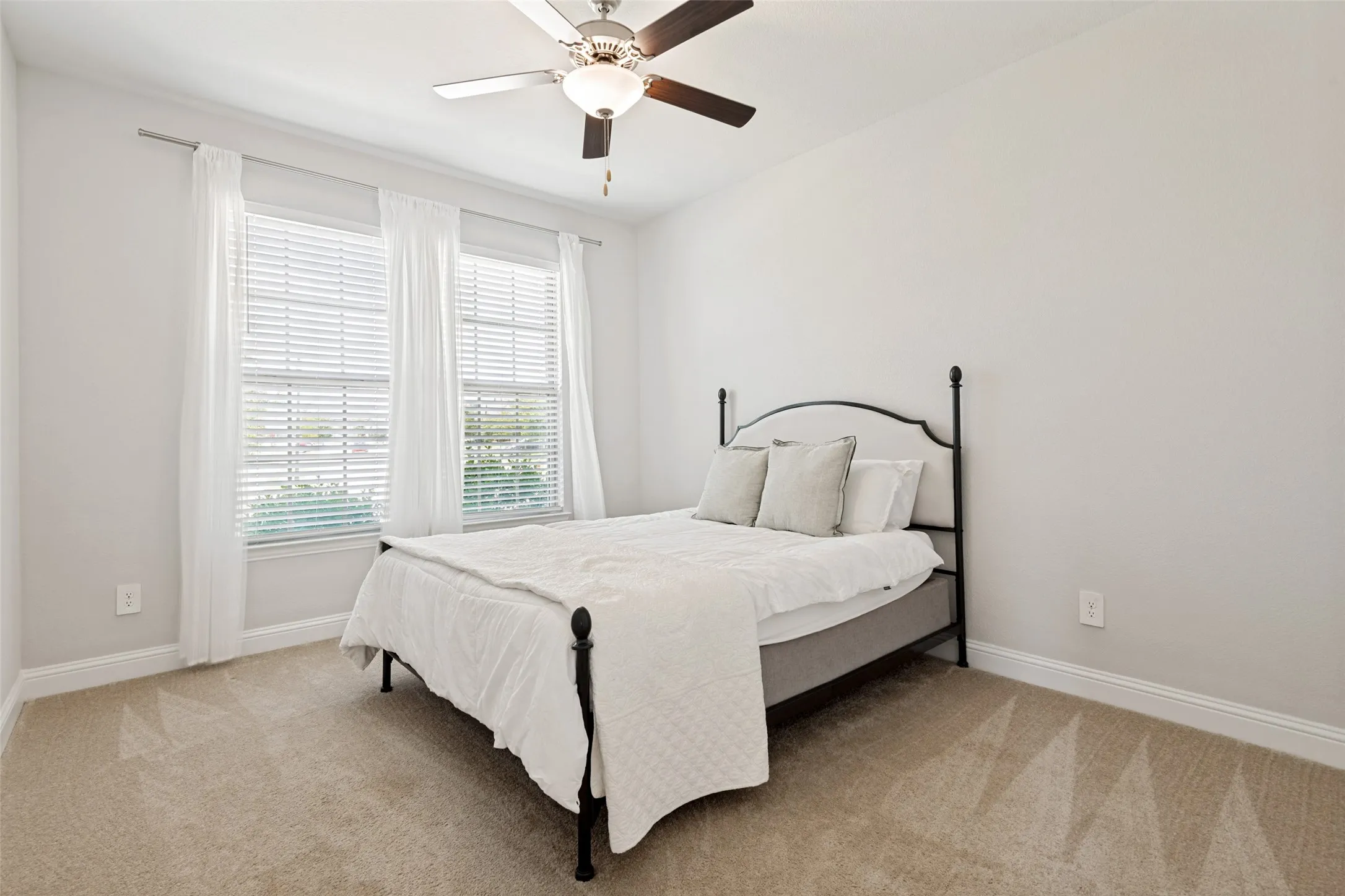 Single Family Residence For Sale in Kaufman County , 1109 Almond Drive, Forney, Texas 75126, 4 Bedroom, 3 Bathroom, 2 Garage spaces, 3,508 Sqft, built in 2022, mls#21332760, Real Estate Agent in Forney, Homes For Sale in Kaufman county, Homes For Sale in Forney, Realtor in Forney Texas, Real Estate Brokerage Independent Realty Texas, Luminita Cordes Realtor