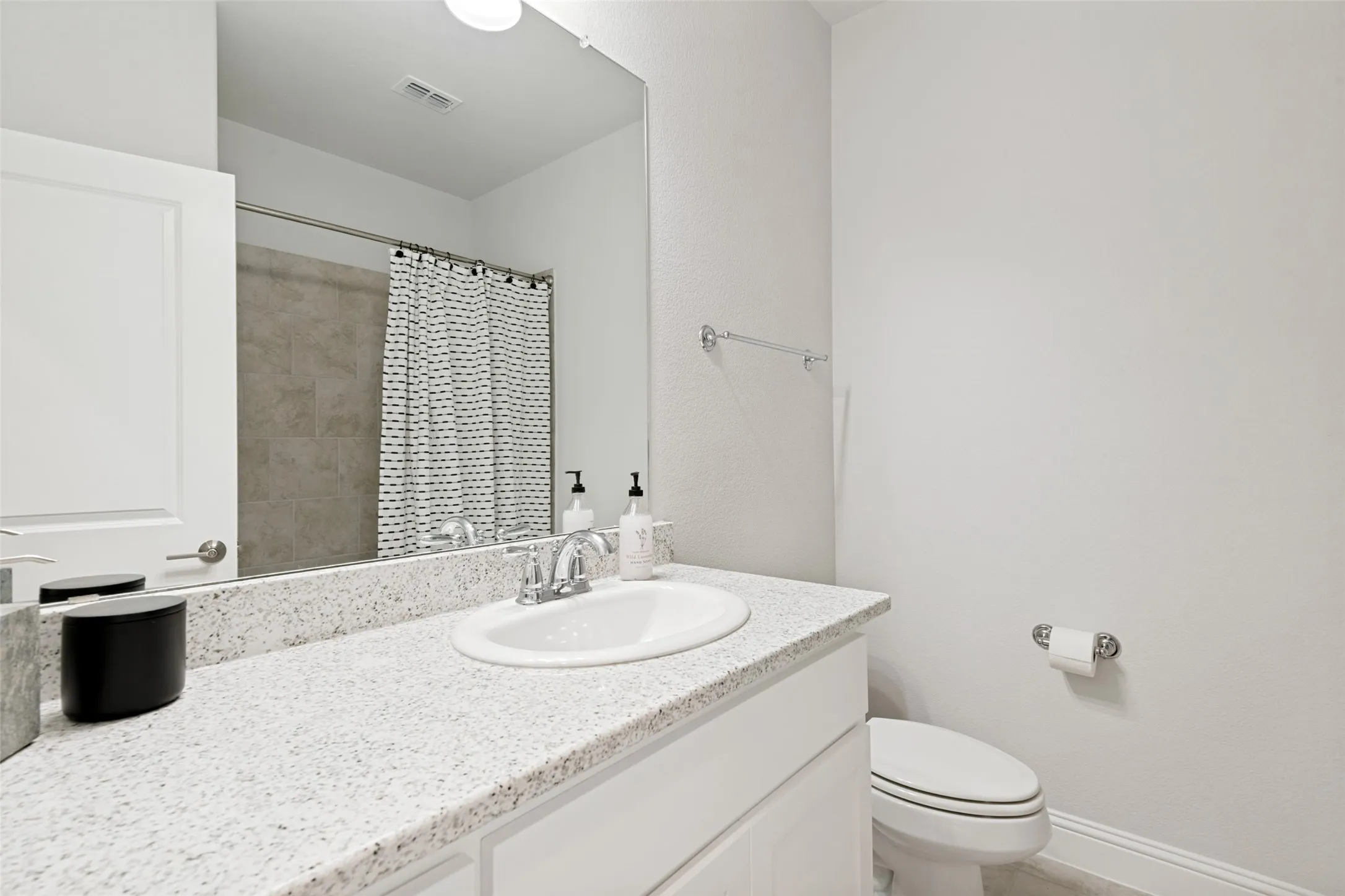 Single Family Residence For Sale in Kaufman County , 1109 Almond Drive, Forney, Texas 75126, 4 Bedroom, 3 Bathroom, 2 Garage spaces, 3,508 Sqft, built in 2022, mls#21332760, Real Estate Agent in Forney, Homes For Sale in Kaufman county, Homes For Sale in Forney, Realtor in Forney Texas, Real Estate Brokerage Independent Realty Texas, Luminita Cordes Realtor