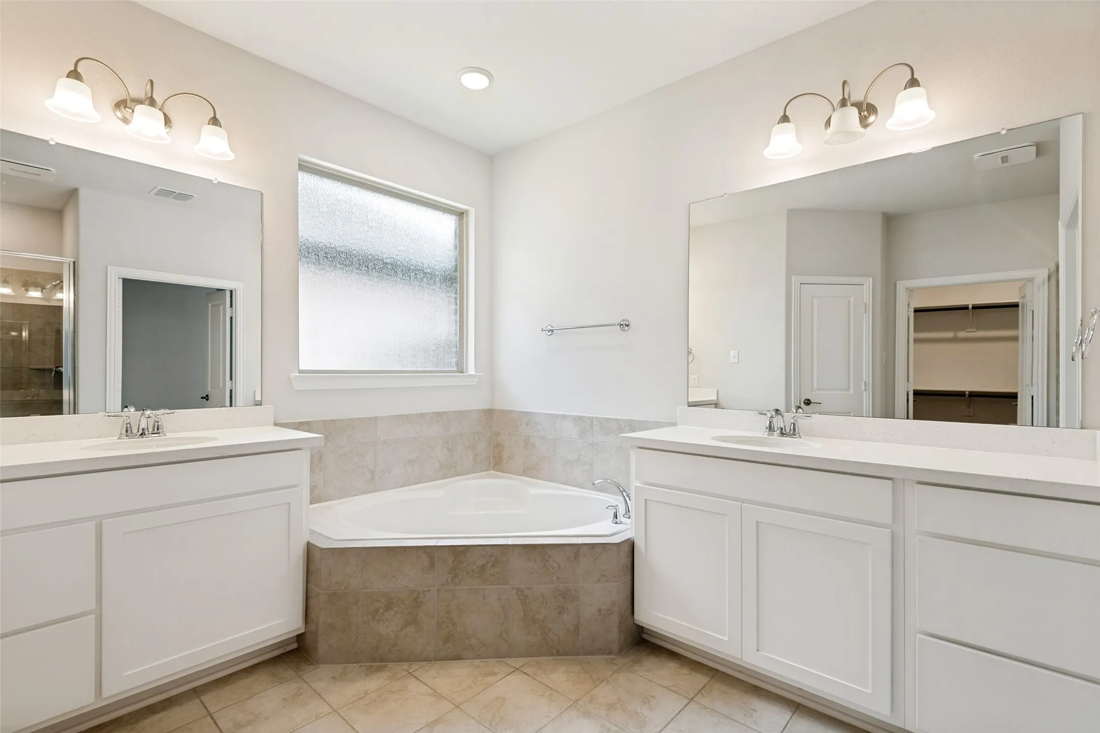 Single Family Residence For Sale in Kaufman County , 1109 Almond Drive, Forney, Texas 75126, 4 Bedroom, 3 Bathroom, 2 Garage spaces, 3,508 Sqft, built in 2022, mls#21332760, Real Estate Agent in Forney, Homes For Sale in Kaufman county, Homes For Sale in Forney, Realtor in Forney Texas, Real Estate Brokerage Independent Realty Texas, Luminita Cordes Realtor