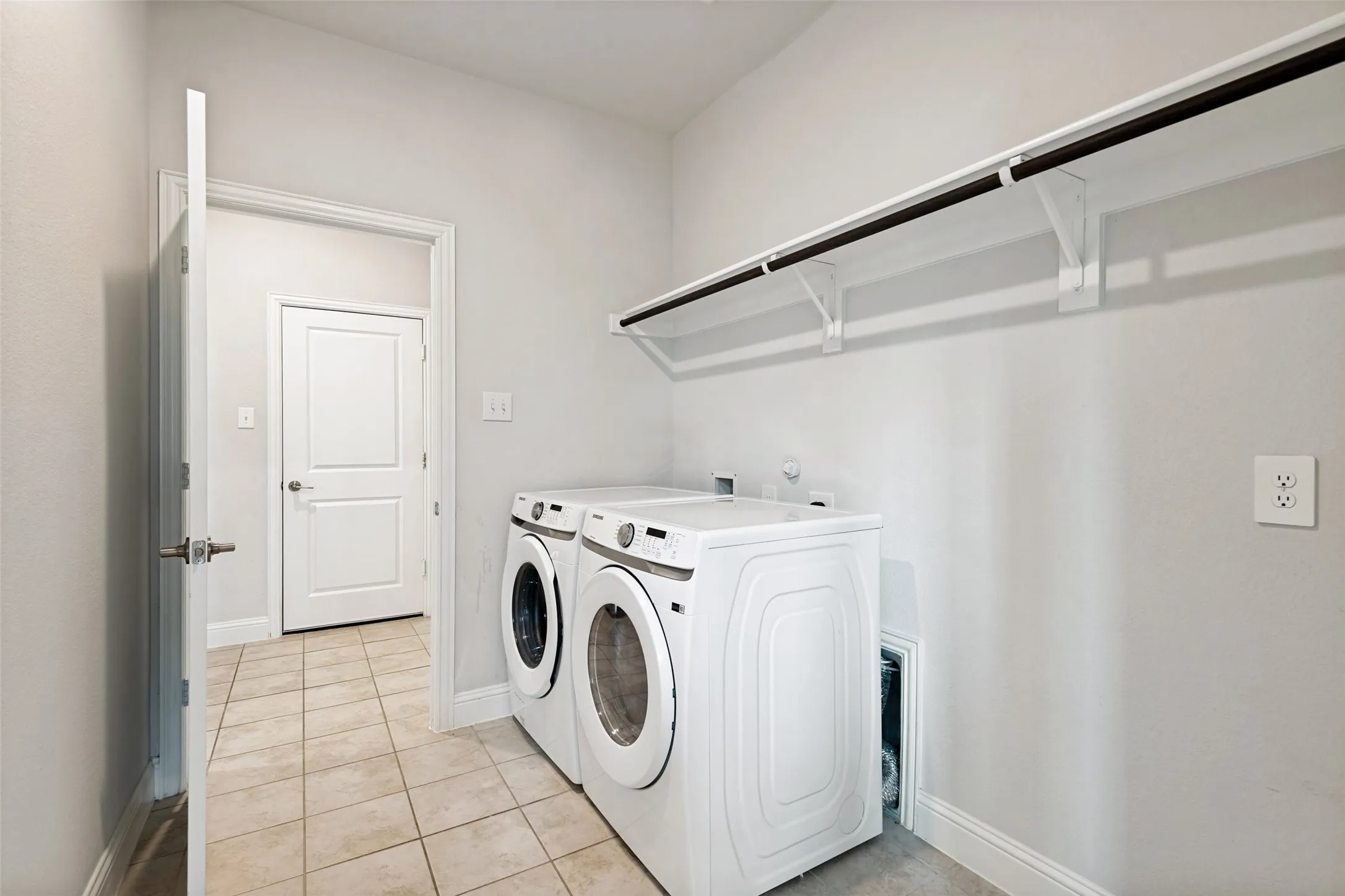 Single Family Residence For Sale in Kaufman County , 1109 Almond Drive, Forney, Texas 75126, 4 Bedroom, 3 Bathroom, 2 Garage spaces, 3,508 Sqft, built in 2022, mls#21332760, Real Estate Agent in Forney, Homes For Sale in Kaufman county, Homes For Sale in Forney, Realtor in Forney Texas, Real Estate Brokerage Independent Realty Texas, Luminita Cordes Realtor