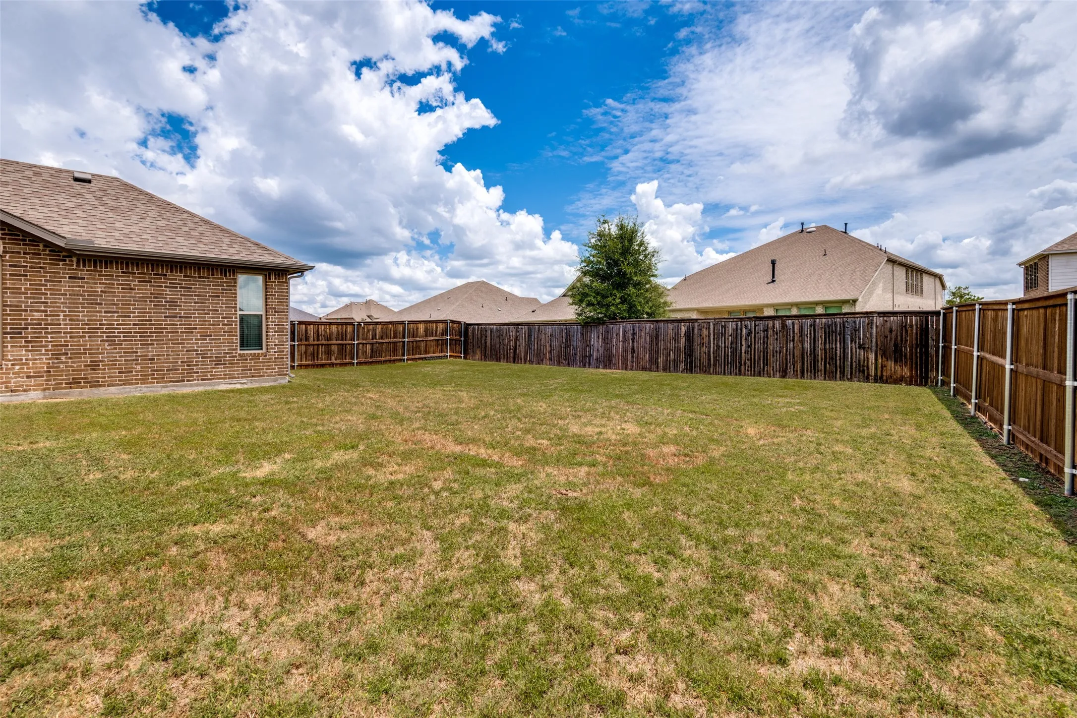 Single Family Residence For Sale in Kaufman County , 1109 Almond Drive, Forney, Texas 75126, 4 Bedroom, 3 Bathroom, 2 Garage spaces, 3,508 Sqft, built in 2022, mls#21332760, Real Estate Agent in Forney, Homes For Sale in Kaufman county, Homes For Sale in Forney, Realtor in Forney Texas, Real Estate Brokerage Independent Realty Texas, Luminita Cordes Realtor