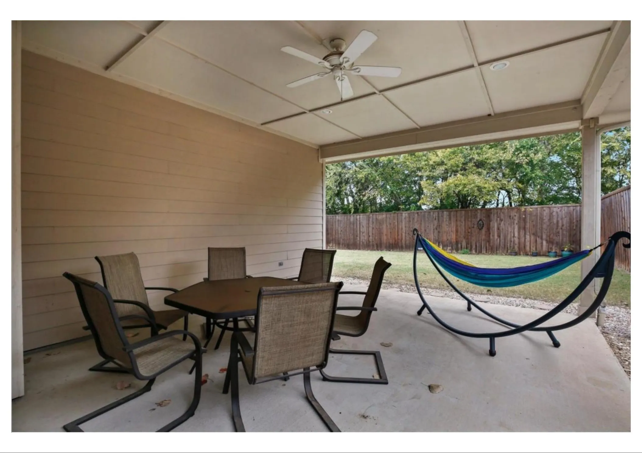 Covered patio featuring a ceiling fan, recessed lighting, and a concrete surface