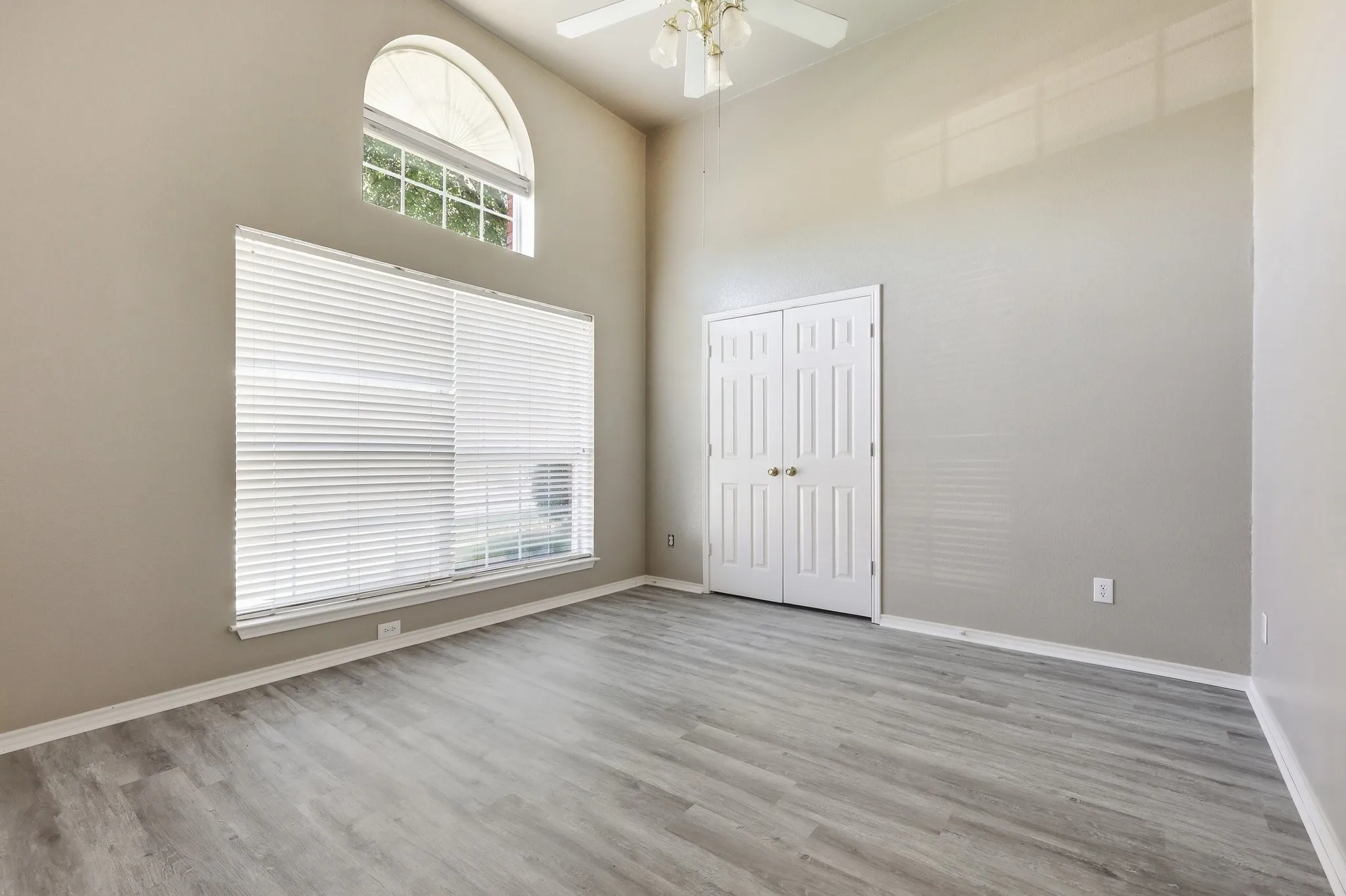Single Family Residence For Sale in Dallas County , 1718 Creek Valley Road, Mesquite, Texas 75181, 4 Bedroom, 2 Bathroom, 2 Garage spaces, 2,115 Sqft, built in 1996, mls#21334468, Real Estate Agent in Mesquite, Homes For Sale in Dallas county, Homes For Sale in Mesquite, Realtor in Mesquite Texas, Real Estate Brokerage Independent Realty Texas, Luminita Cordes Realtor