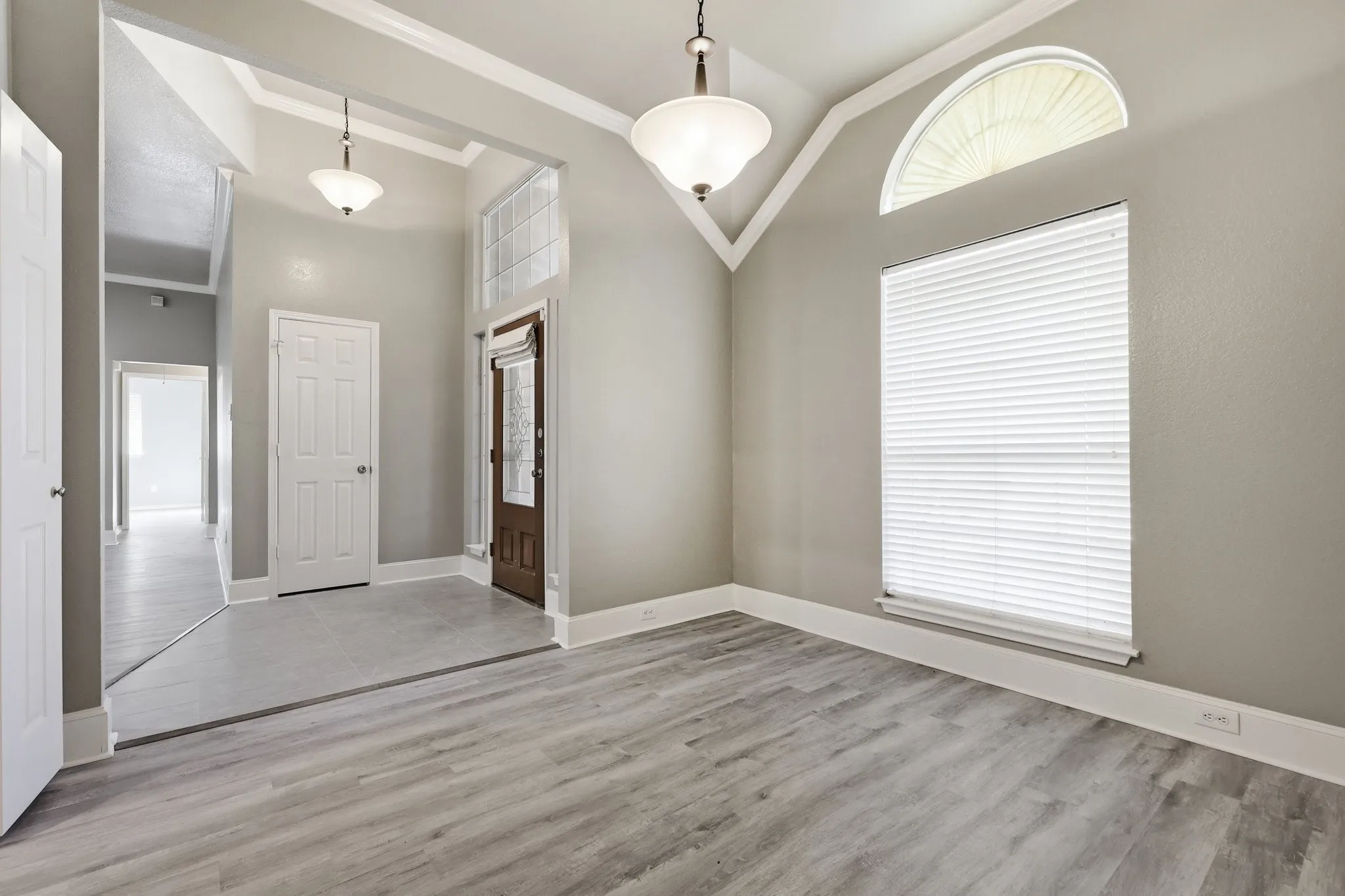 Single Family Residence For Sale in Dallas County , 1718 Creek Valley Road, Mesquite, Texas 75181, 4 Bedroom, 2 Bathroom, 2 Garage spaces, 2,115 Sqft, built in 1996, mls#21334468, Real Estate Agent in Mesquite, Homes For Sale in Dallas county, Homes For Sale in Mesquite, Realtor in Mesquite Texas, Real Estate Brokerage Independent Realty Texas, Luminita Cordes Realtor