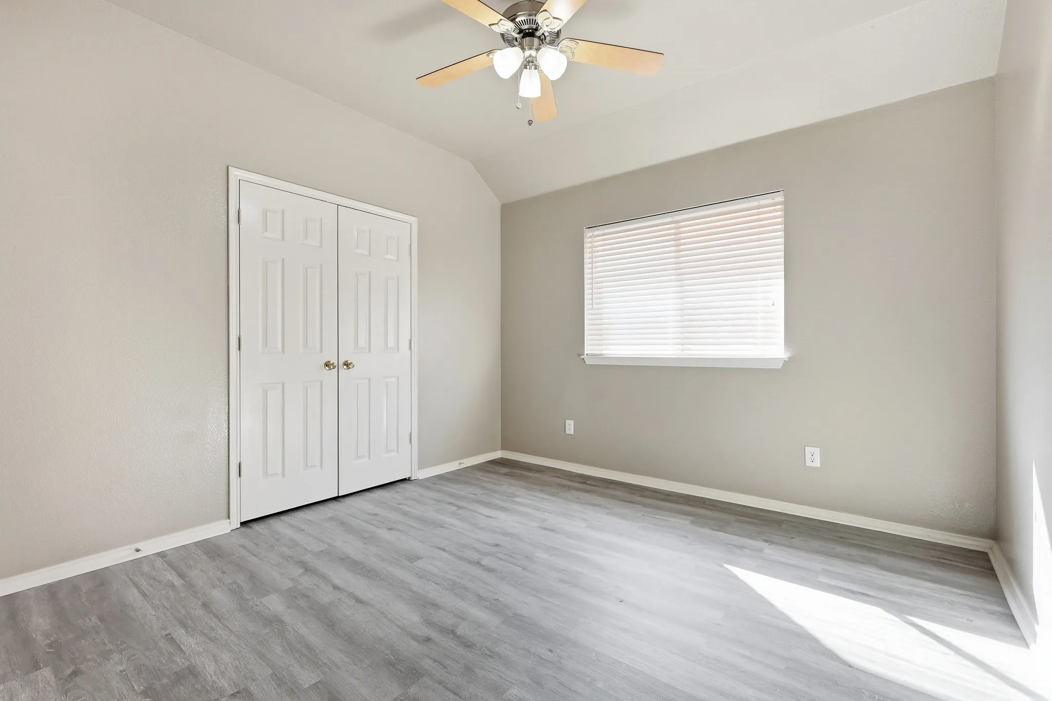 Single Family Residence For Sale in Dallas County , 1718 Creek Valley Road, Mesquite, Texas 75181, 4 Bedroom, 2 Bathroom, 2 Garage spaces, 2,115 Sqft, built in 1996, mls#21334468, Real Estate Agent in Mesquite, Homes For Sale in Dallas county, Homes For Sale in Mesquite, Realtor in Mesquite Texas, Real Estate Brokerage Independent Realty Texas, Luminita Cordes Realtor