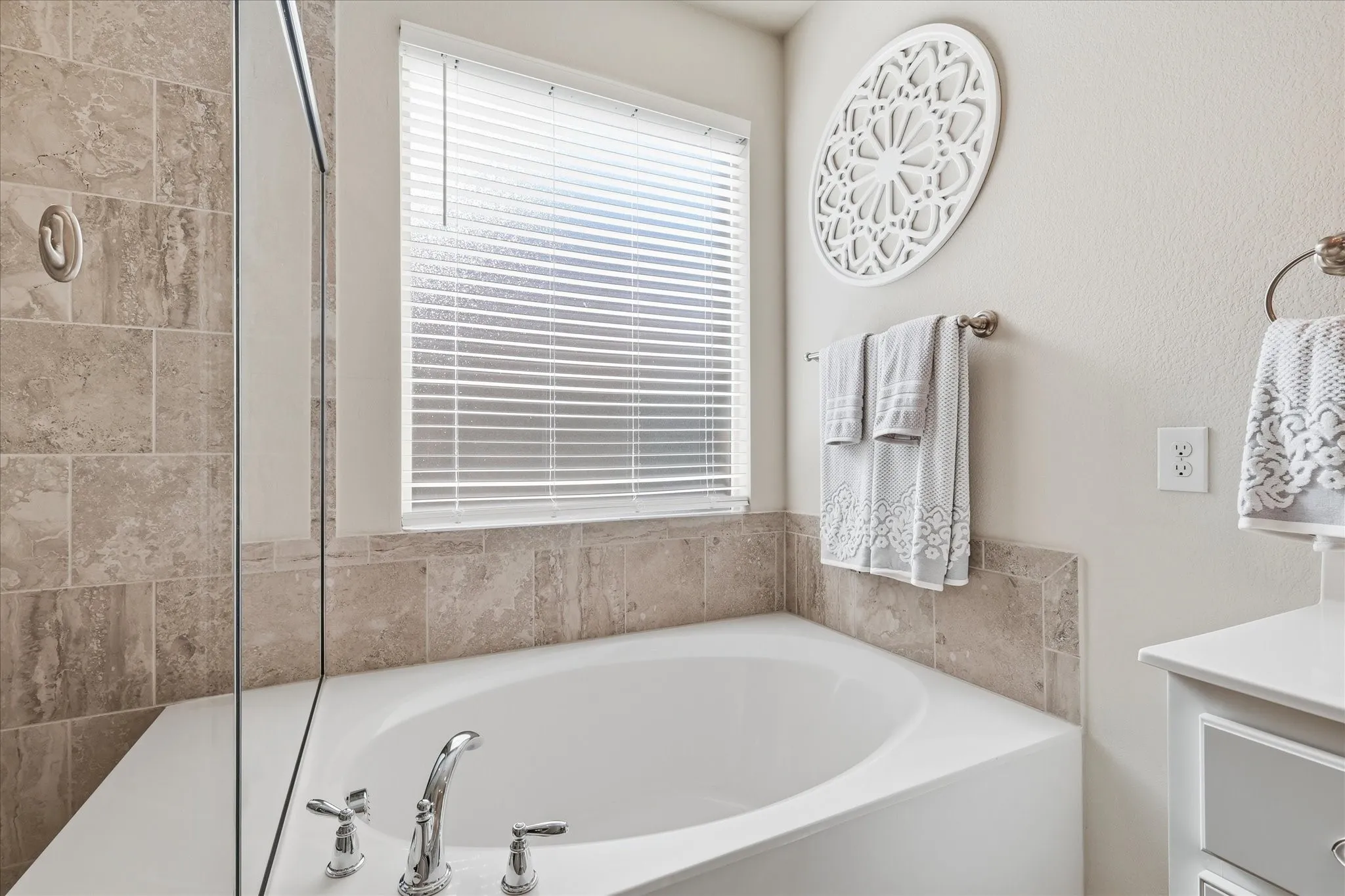 Large Primary Tub
