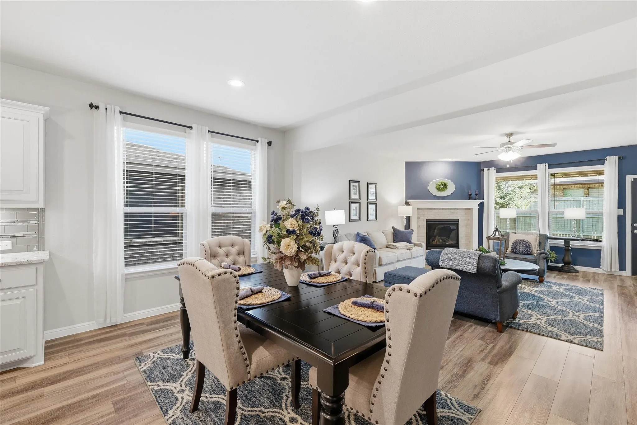 Open and inviting, beautiful accent color.
