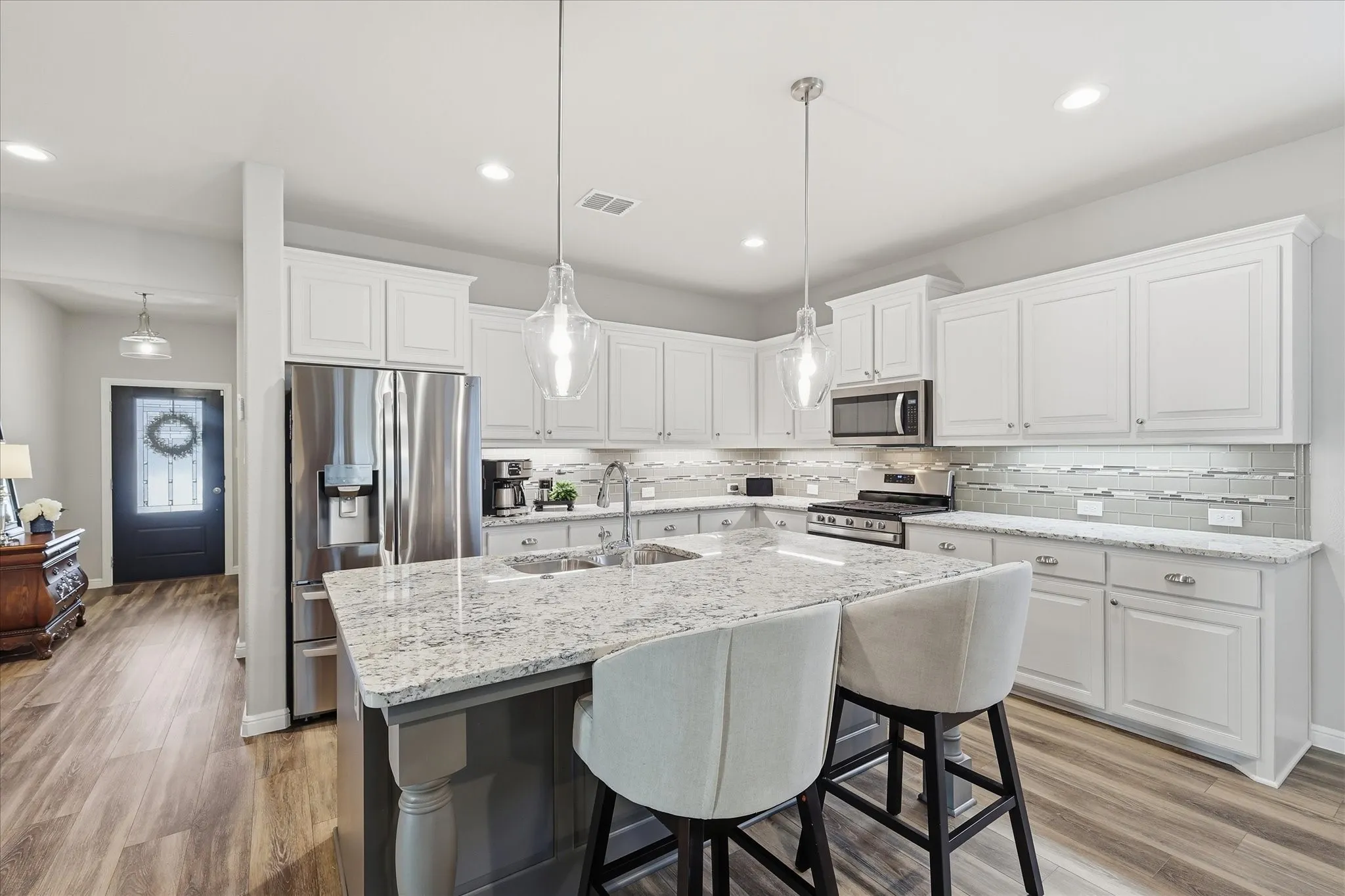 Huge kitchen, island seating