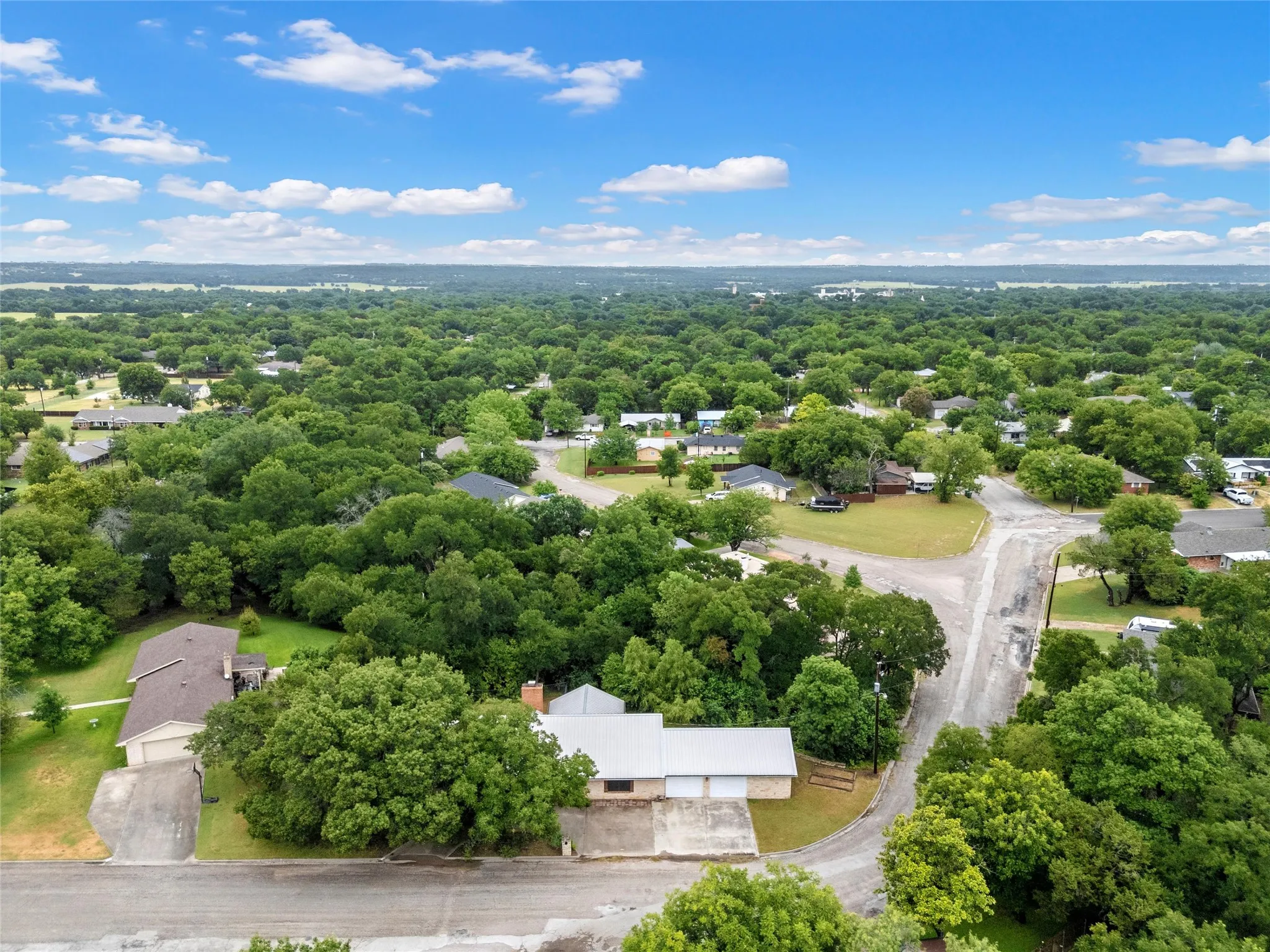 Single Family Residence For Sale in Bosque County , 401 N Avenue V, Clifton, Texas 76634, 3 Bedroom, 2 Bathroom, 2 Garage spaces, 1,878 Sqft, built in 1989, mls#21331304, Real Estate Agent in Clifton, Homes For Sale in Bosque county, Homes For Sale in Clifton, Realtor in Clifton Texas, Real Estate Brokerage Independent Realty Texas, Luminita Cordes Realtor