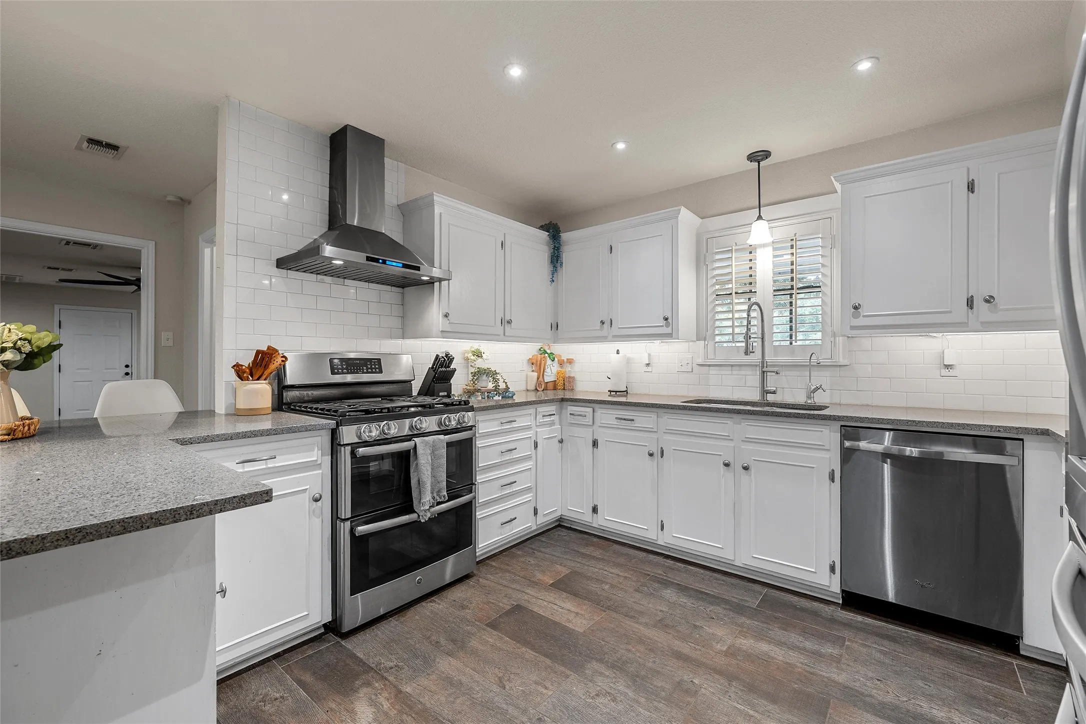 Single Family Residence For Sale in Bosque County , 401 N Avenue V, Clifton, Texas 76634, 3 Bedroom, 2 Bathroom, 2 Garage spaces, 1,878 Sqft, built in 1989, mls#21331304, Real Estate Agent in Clifton, Homes For Sale in Bosque county, Homes For Sale in Clifton, Realtor in Clifton Texas, Real Estate Brokerage Independent Realty Texas, Luminita Cordes Realtor