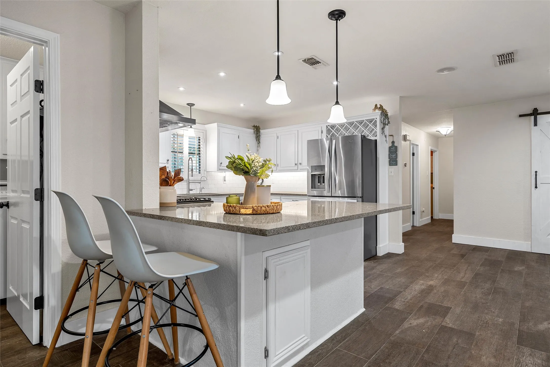 Single Family Residence For Sale in Bosque County , 401 N Avenue V, Clifton, Texas 76634, 3 Bedroom, 2 Bathroom, 2 Garage spaces, 1,878 Sqft, built in 1989, mls#21331304, Real Estate Agent in Clifton, Homes For Sale in Bosque county, Homes For Sale in Clifton, Realtor in Clifton Texas, Real Estate Brokerage Independent Realty Texas, Luminita Cordes Realtor