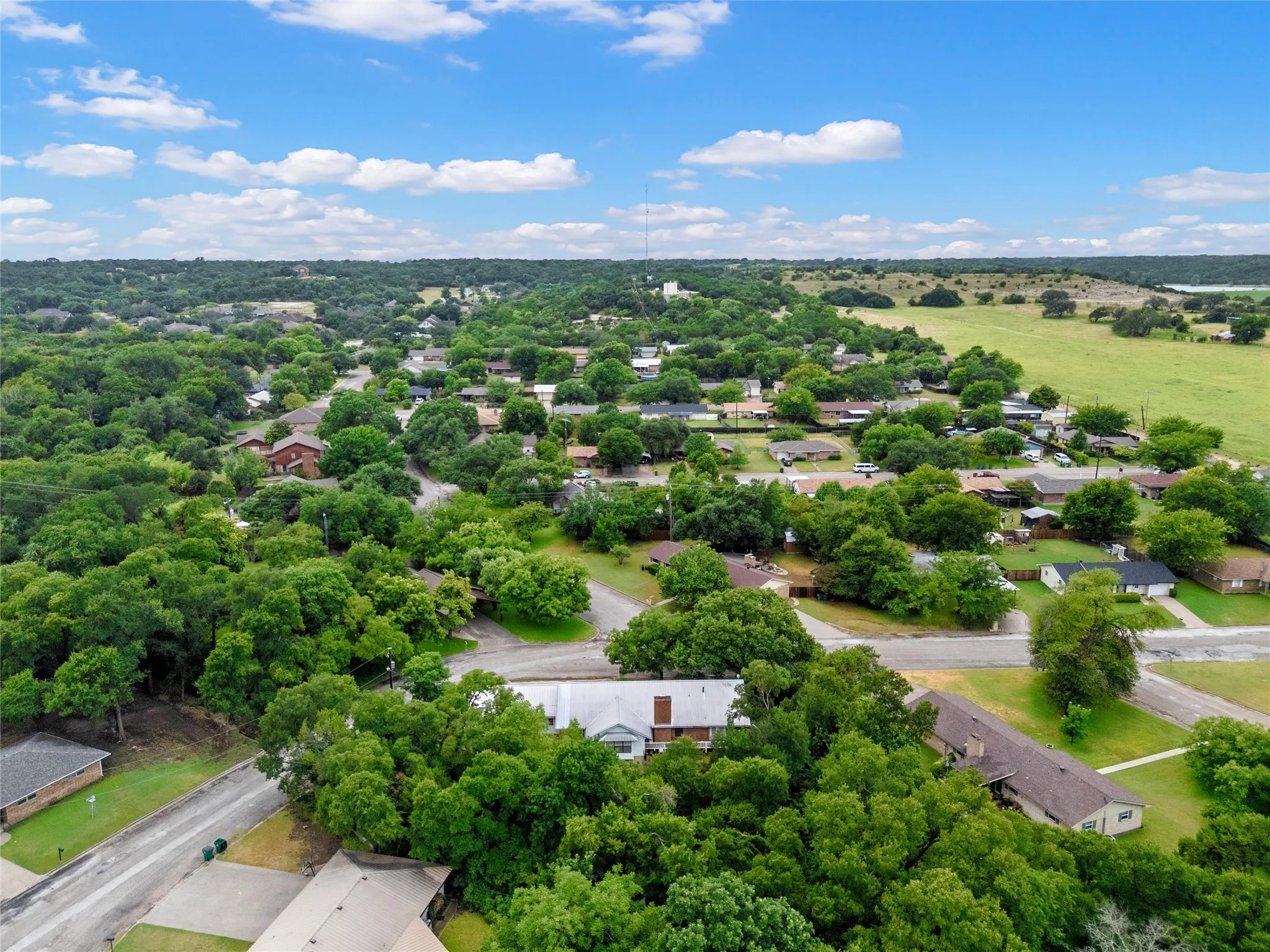 Single Family Residence For Sale in Bosque County , 401 N Avenue V, Clifton, Texas 76634, 3 Bedroom, 2 Bathroom, 2 Garage spaces, 1,878 Sqft, built in 1989, mls#21331304, Real Estate Agent in Clifton, Homes For Sale in Bosque county, Homes For Sale in Clifton, Realtor in Clifton Texas, Real Estate Brokerage Independent Realty Texas, Luminita Cordes Realtor