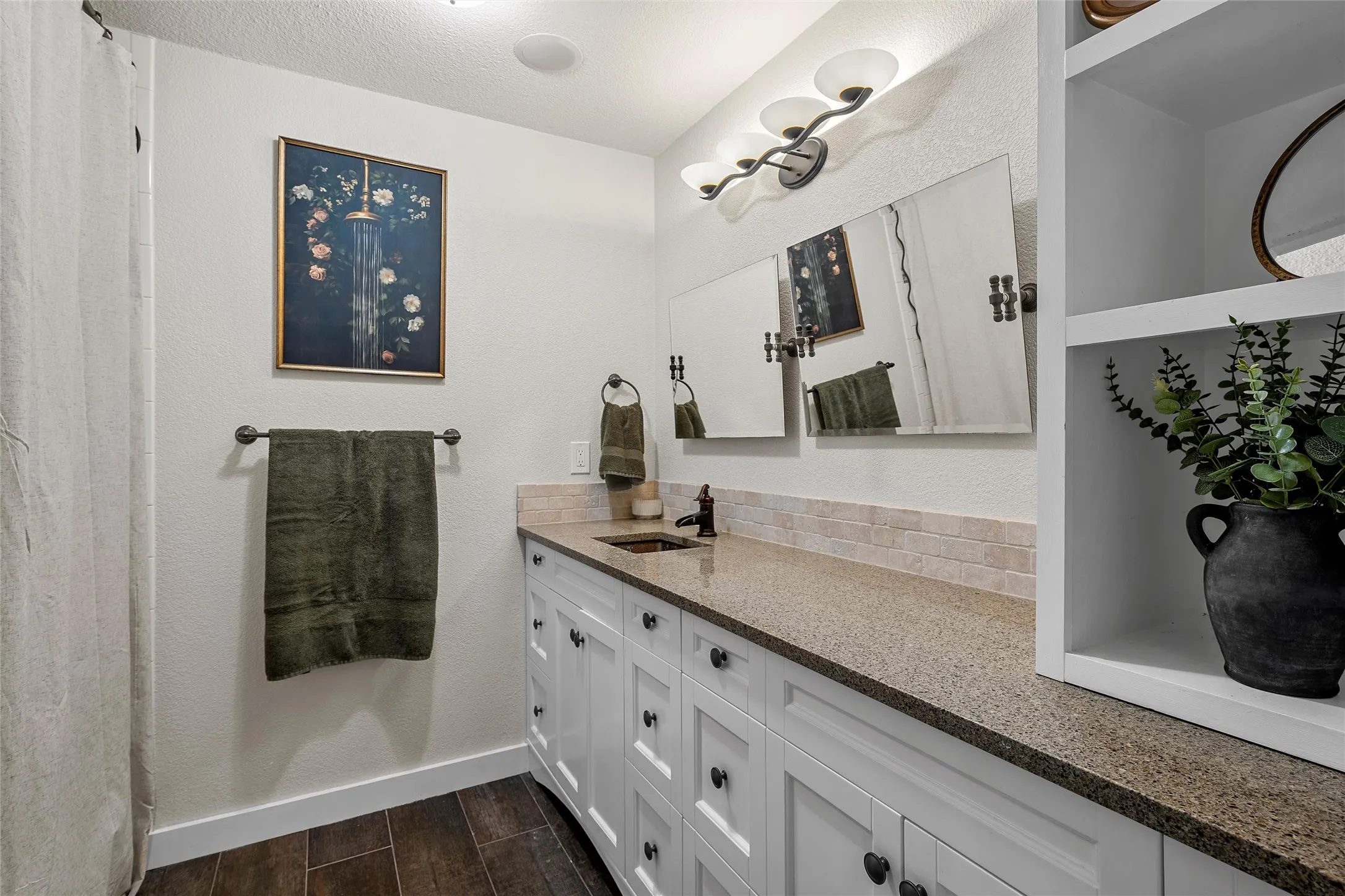 Single Family Residence For Sale in Bosque County , 401 N Avenue V, Clifton, Texas 76634, 3 Bedroom, 2 Bathroom, 2 Garage spaces, 1,878 Sqft, built in 1989, mls#21331304, Real Estate Agent in Clifton, Homes For Sale in Bosque county, Homes For Sale in Clifton, Realtor in Clifton Texas, Real Estate Brokerage Independent Realty Texas, Luminita Cordes Realtor
