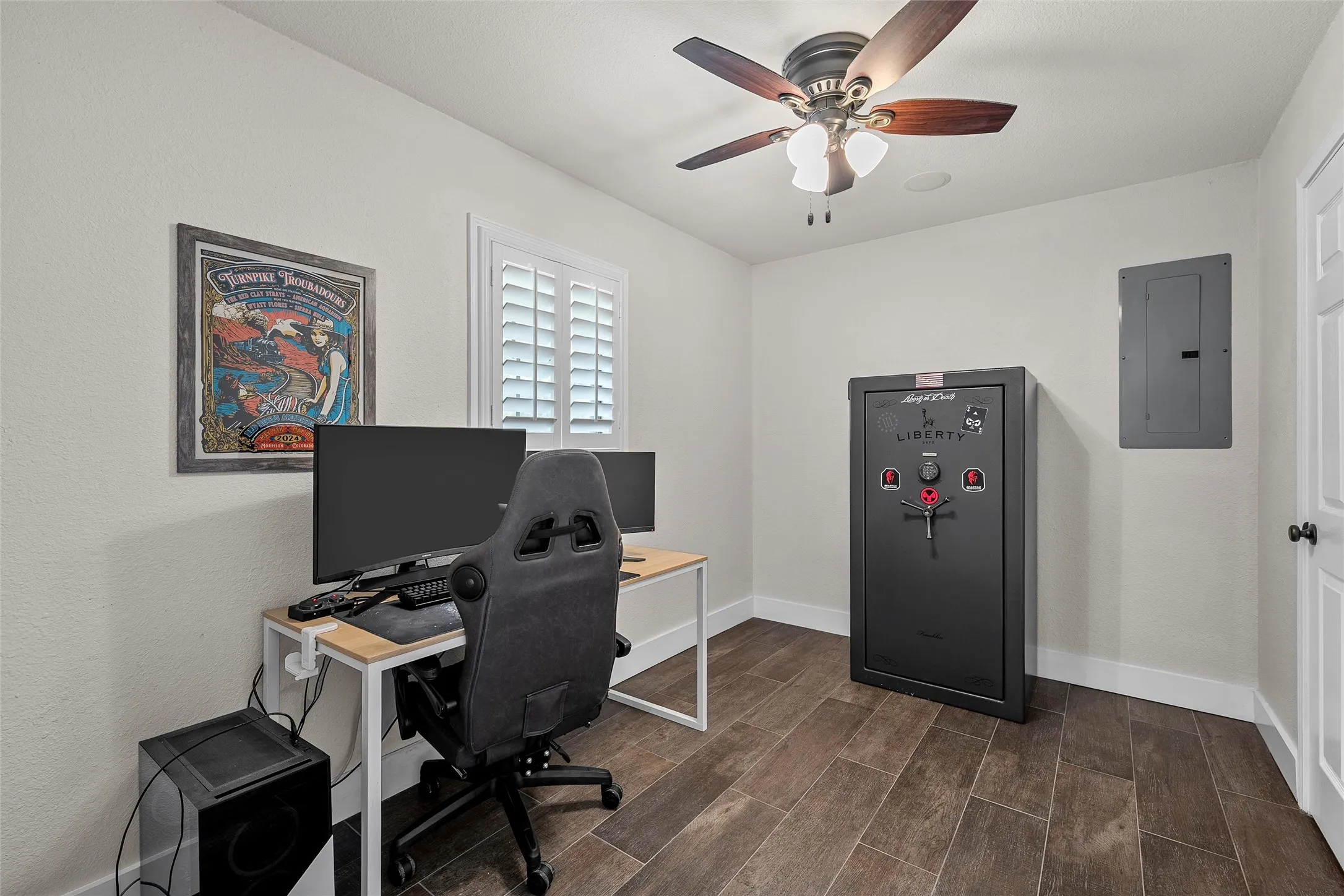 Single Family Residence For Sale in Bosque County , 401 N Avenue V, Clifton, Texas 76634, 3 Bedroom, 2 Bathroom, 2 Garage spaces, 1,878 Sqft, built in 1989, mls#21331304, Real Estate Agent in Clifton, Homes For Sale in Bosque county, Homes For Sale in Clifton, Realtor in Clifton Texas, Real Estate Brokerage Independent Realty Texas, Luminita Cordes Realtor