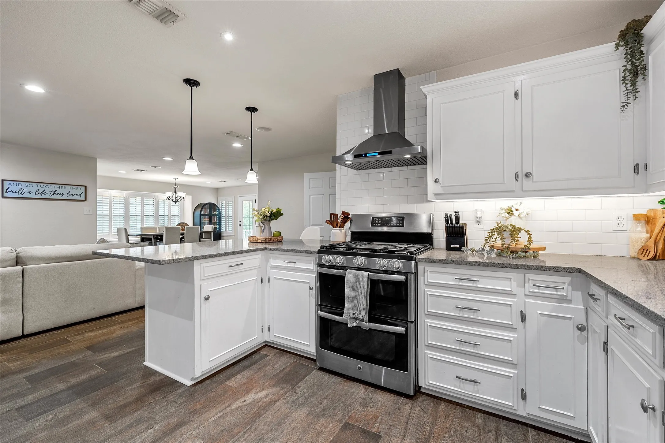 Single Family Residence For Sale in Bosque County , 401 N Avenue V, Clifton, Texas 76634, 3 Bedroom, 2 Bathroom, 2 Garage spaces, 1,878 Sqft, built in 1989, mls#21331304, Real Estate Agent in Clifton, Homes For Sale in Bosque county, Homes For Sale in Clifton, Realtor in Clifton Texas, Real Estate Brokerage Independent Realty Texas, Luminita Cordes Realtor