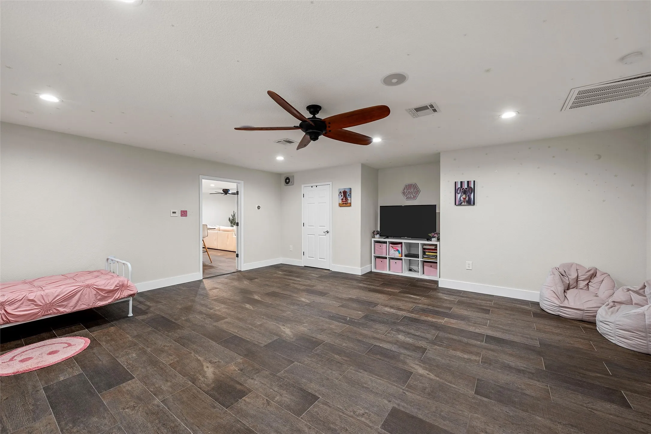 Single Family Residence For Sale in Bosque County , 401 N Avenue V, Clifton, Texas 76634, 3 Bedroom, 2 Bathroom, 2 Garage spaces, 1,878 Sqft, built in 1989, mls#21331304, Real Estate Agent in Clifton, Homes For Sale in Bosque county, Homes For Sale in Clifton, Realtor in Clifton Texas, Real Estate Brokerage Independent Realty Texas, Luminita Cordes Realtor
