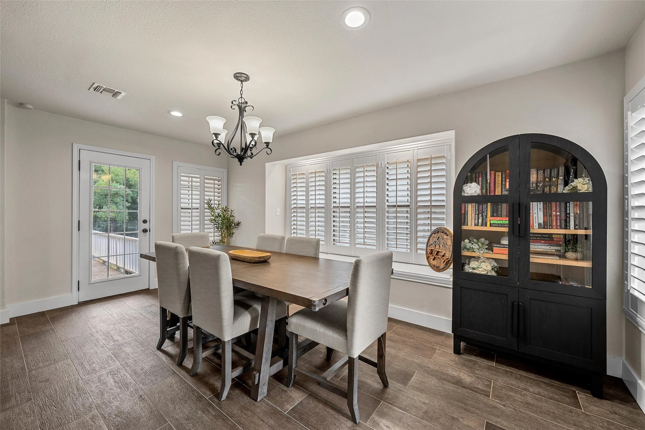 Single Family Residence For Sale in Bosque County , 401 N Avenue V, Clifton, Texas 76634, 3 Bedroom, 2 Bathroom, 2 Garage spaces, 1,878 Sqft, built in 1989, mls#21331304, Real Estate Agent in Clifton, Homes For Sale in Bosque county, Homes For Sale in Clifton, Realtor in Clifton Texas, Real Estate Brokerage Independent Realty Texas, Luminita Cordes Realtor