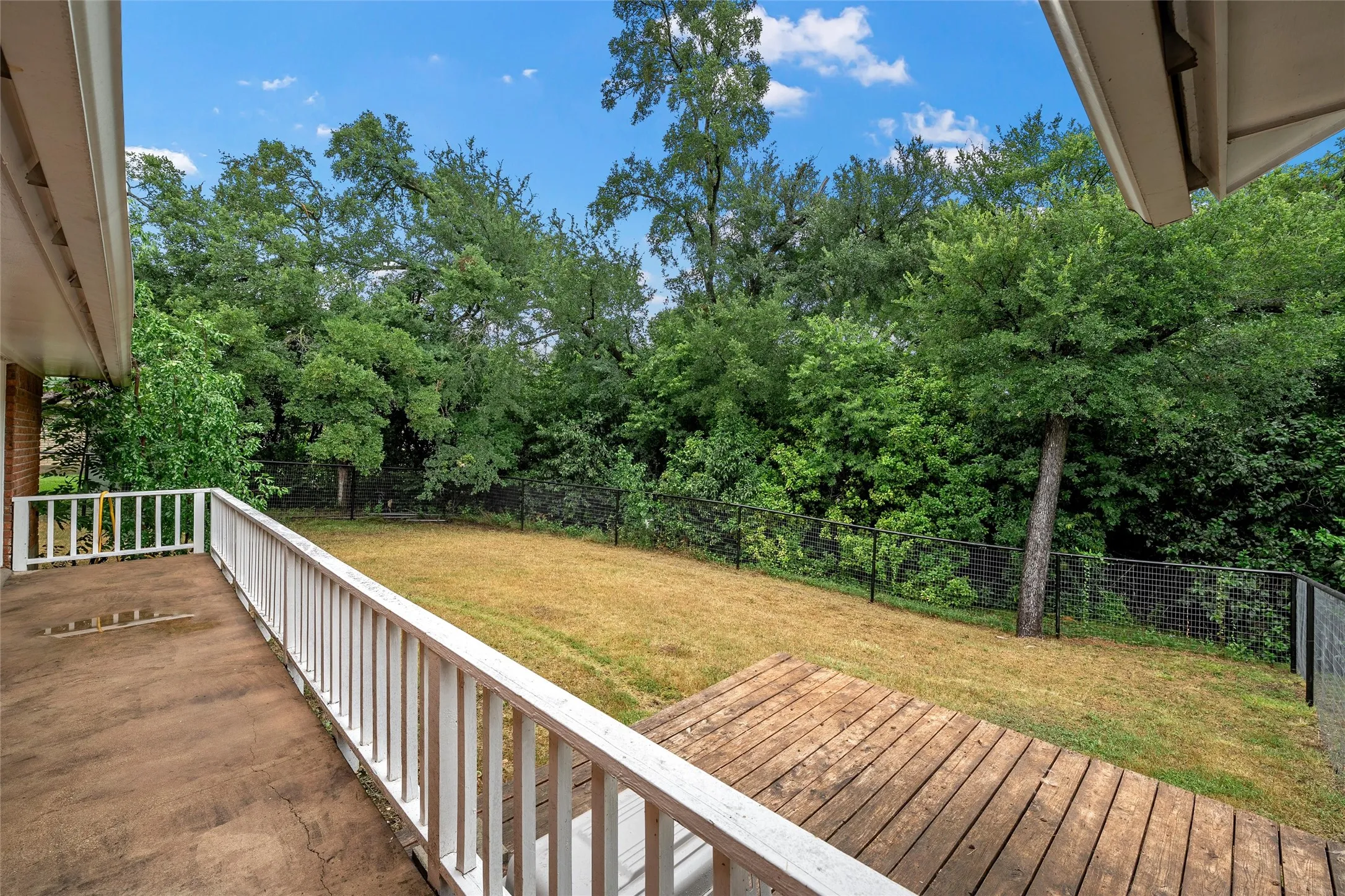 Single Family Residence For Sale in Bosque County , 401 N Avenue V, Clifton, Texas 76634, 3 Bedroom, 2 Bathroom, 2 Garage spaces, 1,878 Sqft, built in 1989, mls#21331304, Real Estate Agent in Clifton, Homes For Sale in Bosque county, Homes For Sale in Clifton, Realtor in Clifton Texas, Real Estate Brokerage Independent Realty Texas, Luminita Cordes Realtor