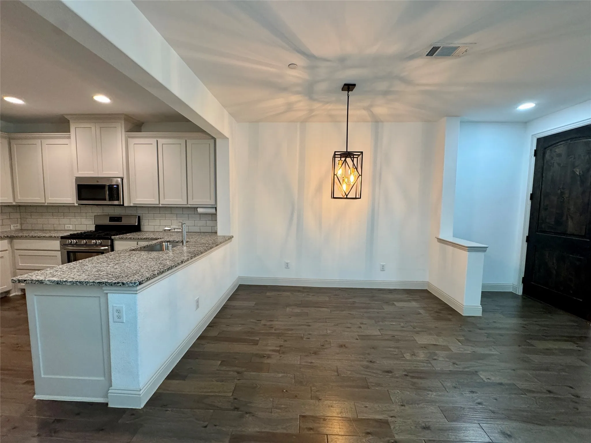 Townhouse For Rent in Collin County , 6285 Davison Way, Mc Kinney, Texas 75070, 2 Bedroom, 3 Bathroom, 2 Garage spaces, 1,527 Sqft, built in 2016, mls#21334835, Real Estate Agent in Mc Kinney, Homes For Rent in Collin county, Homes For Rent in Mc Kinney, Realtor in Mc Kinney Texas, Real Estate Brokerage Independent Realty Texas, Luminita Cordes Realtor