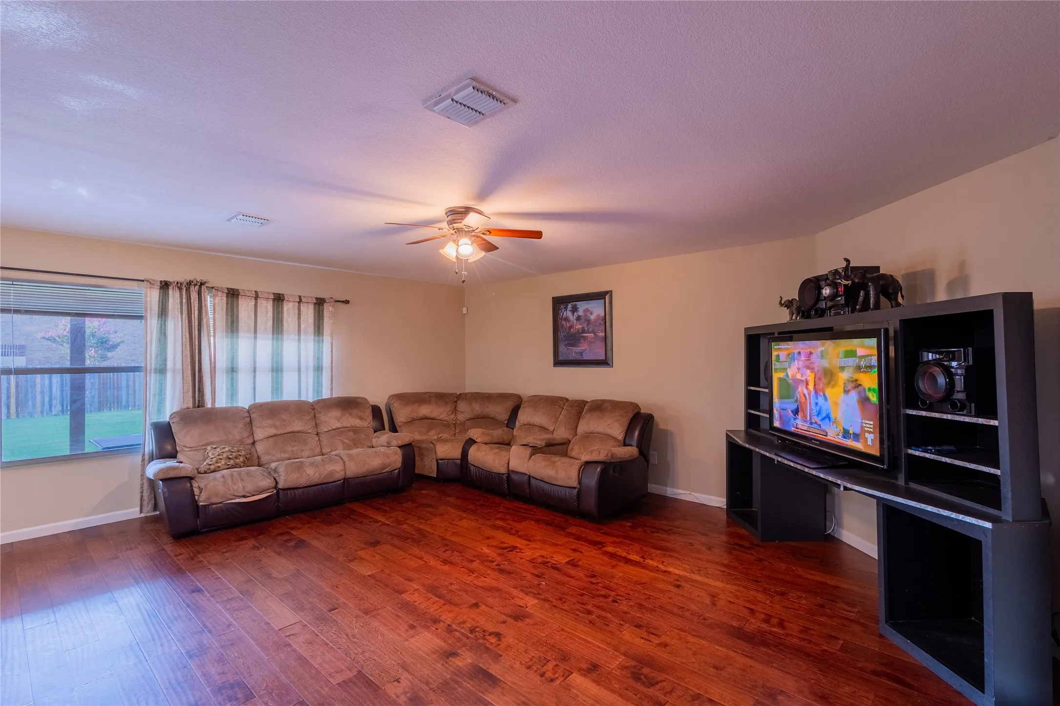 Single Family Residence For Sale in Denton County , 5718 Green Ivy Road, Denton, Texas 76210, 4 Bedroom, 3 Bathroom, 2 Garage spaces, 2,917 Sqft, built in 2006, Price $359,000, mls#21334671, Real Estate Agent in Denton, Homes For Sale in Denton county, Homes For Sale in Denton, Realtor in Denton Texas, Real Estate Brokerage Independent Realty Texas, Luminita Cordes Realtor