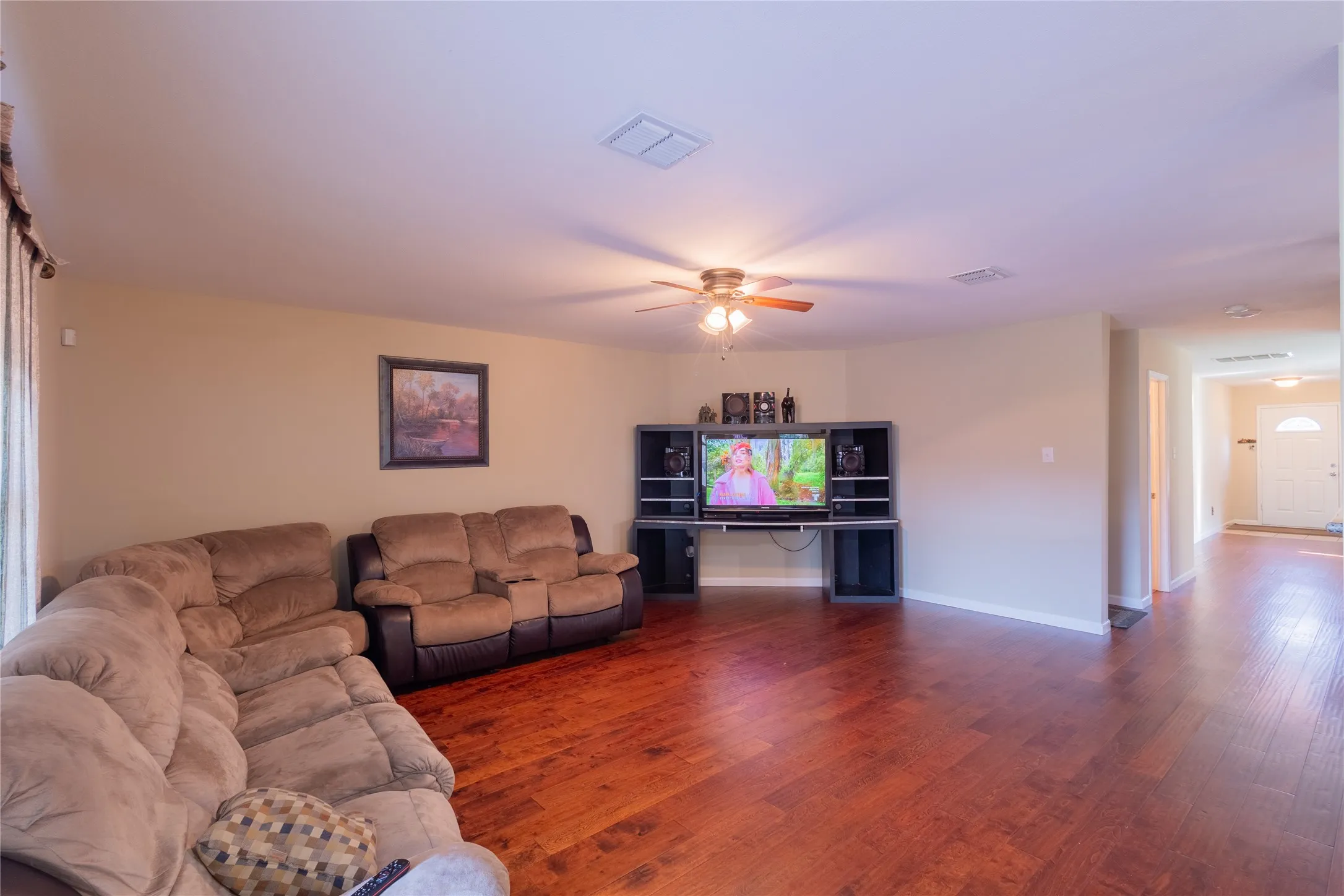 Single Family Residence For Sale in Denton County , 5718 Green Ivy Road, Denton, Texas 76210, 4 Bedroom, 3 Bathroom, 2 Garage spaces, 2,917 Sqft, built in 2006, Price $359,000, mls#21334671, Real Estate Agent in Denton, Homes For Sale in Denton county, Homes For Sale in Denton, Realtor in Denton Texas, Real Estate Brokerage Independent Realty Texas, Luminita Cordes Realtor