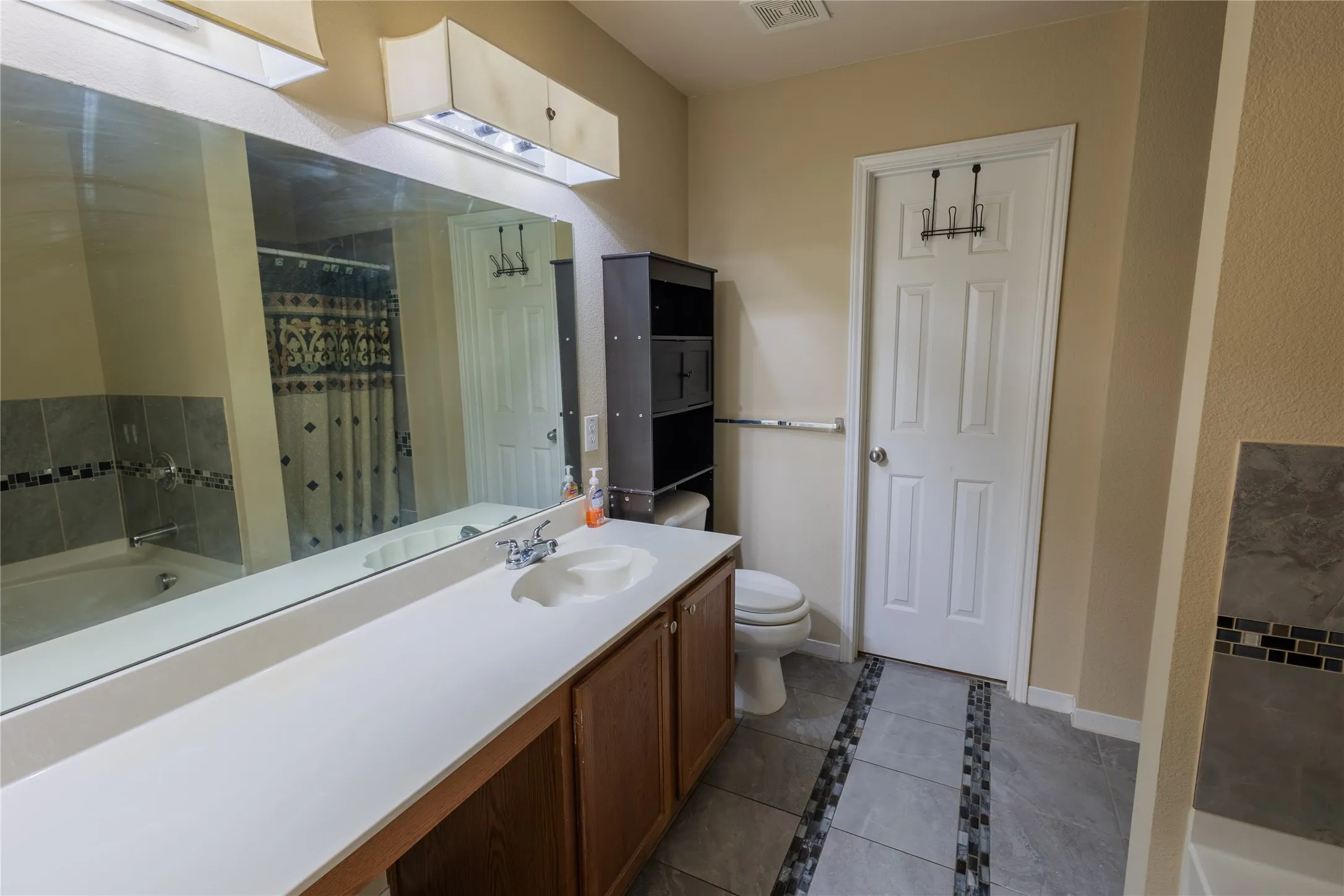 Single Family Residence For Sale in Denton County , 5718 Green Ivy Road, Denton, Texas 76210, 4 Bedroom, 3 Bathroom, 2 Garage spaces, 2,917 Sqft, built in 2006, Price $359,000, mls#21334671, Real Estate Agent in Denton, Homes For Sale in Denton county, Homes For Sale in Denton, Realtor in Denton Texas, Real Estate Brokerage Independent Realty Texas, Luminita Cordes Realtor