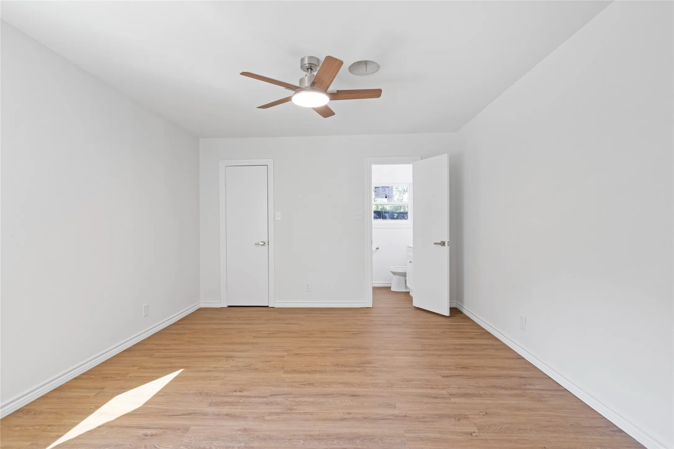 Single Family Residence For Sale in Tarrant County , 7800 Arnold Terrace, North Richland Hills, Texas 76180, 4 Bedroom, 2 Bathroom, 2 Garage spaces, 1,822 Sqft, built in 1958, mls#21334731, Real Estate Agent in North Richland Hills, Homes For Sale in Tarrant county, Homes For Sale in North Richland Hills, Realtor in North Richland Hills Texas, Real Estate Brokerage Independent Realty Texas, Luminita Cordes Realtor