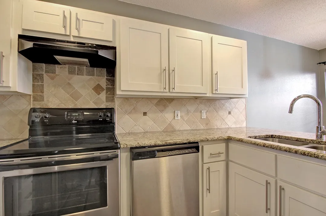 Condominium For Rent in Collin County , 4242 N Capistrano Drive 135, Dallas, Texas 75287, 2 Bedroom, 2 Bathroom, 1 Garage spaces, 1,337 Sqft, built in 1986, mls#21334250, Real Estate Agent in Dallas, Homes For Rent in Collin county, Homes For Rent in Dallas, Realtor in Dallas Texas, Real Estate Brokerage Independent Realty Texas, Luminita Cordes Realtor