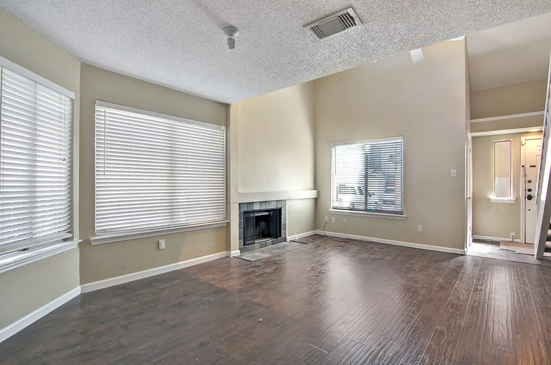 Condominium For Rent in Collin County , 4242 N Capistrano Drive 135, Dallas, Texas 75287, 2 Bedroom, 2 Bathroom, 1 Garage spaces, 1,337 Sqft, built in 1986, mls#21334250, Real Estate Agent in Dallas, Homes For Rent in Collin county, Homes For Rent in Dallas, Realtor in Dallas Texas, Real Estate Brokerage Independent Realty Texas, Luminita Cordes Realtor