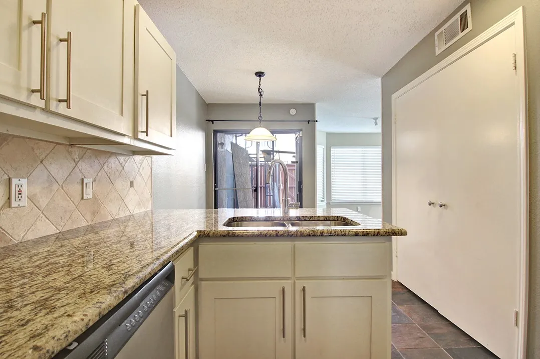 Condominium For Rent in Collin County , 4242 N Capistrano Drive 135, Dallas, Texas 75287, 2 Bedroom, 2 Bathroom, 1 Garage spaces, 1,337 Sqft, built in 1986, mls#21334250, Real Estate Agent in Dallas, Homes For Rent in Collin county, Homes For Rent in Dallas, Realtor in Dallas Texas, Real Estate Brokerage Independent Realty Texas, Luminita Cordes Realtor