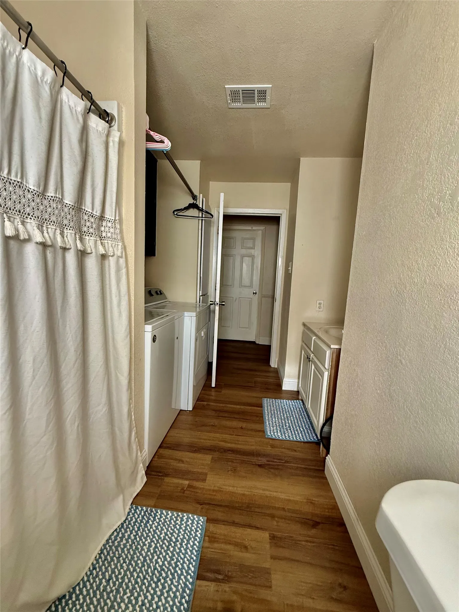 Single Family Residence For Sale in Collin County , 402 Lloyds Lane, Josephine, Texas 75189, 3 Bedroom, 2 Bathroom, Garage spaces, 1,196 Sqft, built in 1981, Price $288,000, mls#21334849, Real Estate Agent in Josephine, Homes For Sale in Collin county, Homes For Sale in Josephine, Realtor in Josephine Texas, Real Estate Brokerage Independent Realty Texas, Luminita Cordes Realtor