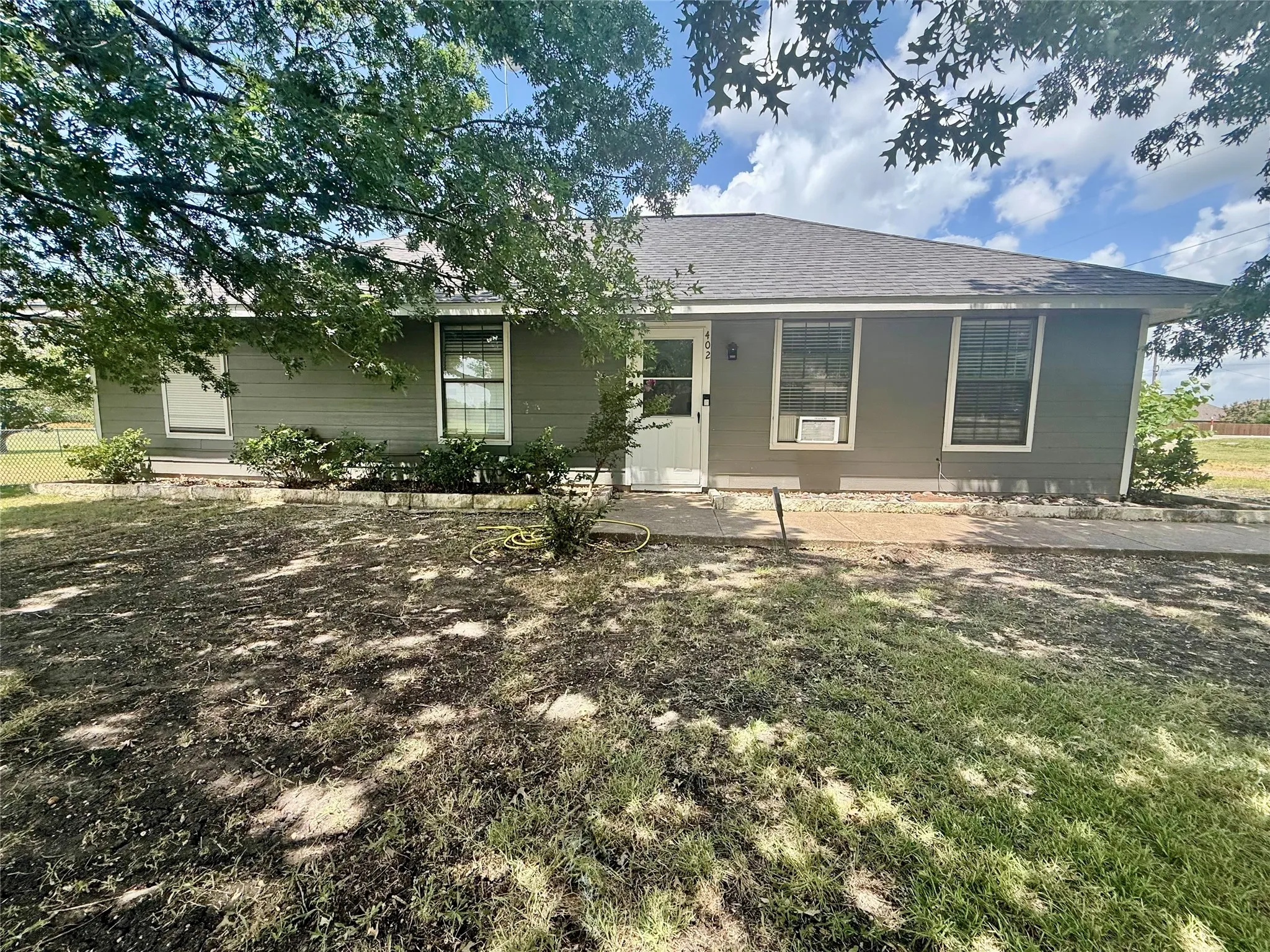 Single Family Residence For Sale in Collin County , 402 Lloyds Lane, Josephine, Texas 75189, 3 Bedroom, 2 Bathroom, Garage spaces, 1,196 Sqft, built in 1981, Price $288,000, mls#21334849, Real Estate Agent in Josephine, Homes For Sale in Collin county, Homes For Sale in Josephine, Realtor in Josephine Texas, Real Estate Brokerage Independent Realty Texas, Luminita Cordes Realtor