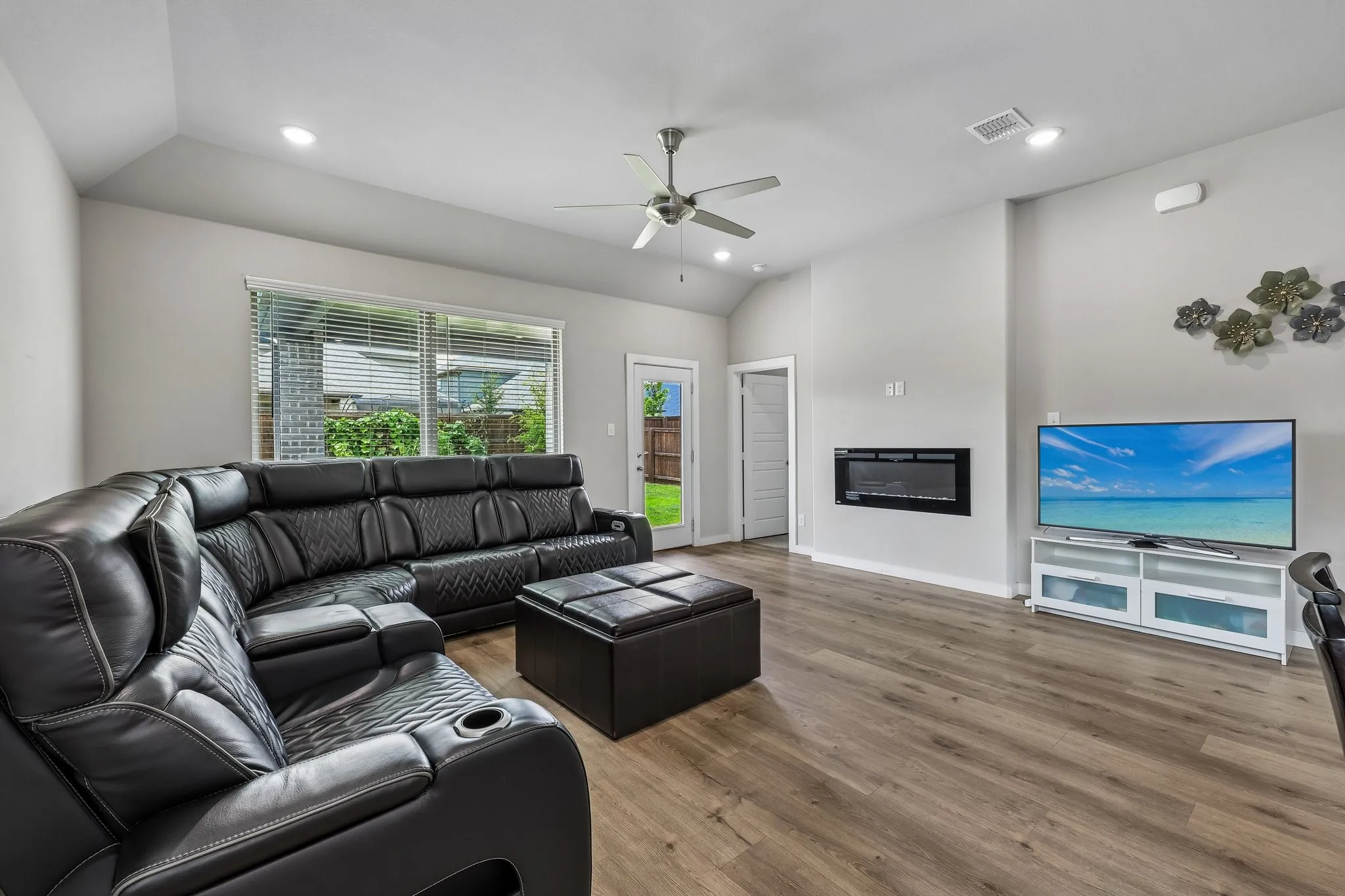 Single Family Residence For Sale in Collin County , 2829 Prospect Street, Celina, Texas 75009, 4 Bedroom, 4 Bathroom, 2 Garage spaces, 2,719 Sqft, built in 2023, Price $525,000, mls#21334460, Real Estate Agent in Celina, Homes For Sale in Collin county, Homes For Sale in Celina, Realtor in Celina Texas, Real Estate Brokerage Independent Realty Texas, Luminita Cordes Realtor