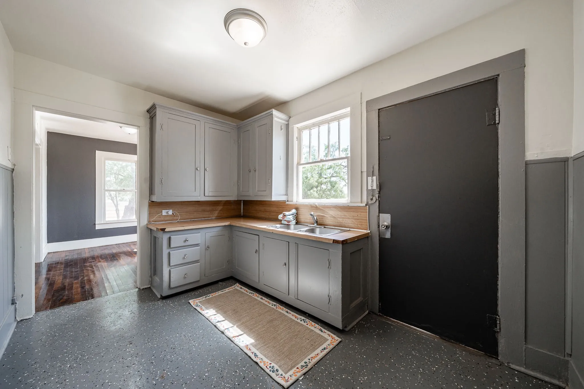 Single Family Residence For Sale in Jones County , 720 E Mcharg Street, Stamford, Texas 79553, 4 Bedroom, 2 Bathroom, Garage spaces, 2,024 Sqft, built in 1930, mls#21334134, Real Estate Agent in Stamford, Homes For Sale in Jones county, Homes For Sale in Stamford, Realtor in Stamford Texas, Real Estate Brokerage Independent Realty Texas, Luminita Cordes Realtor