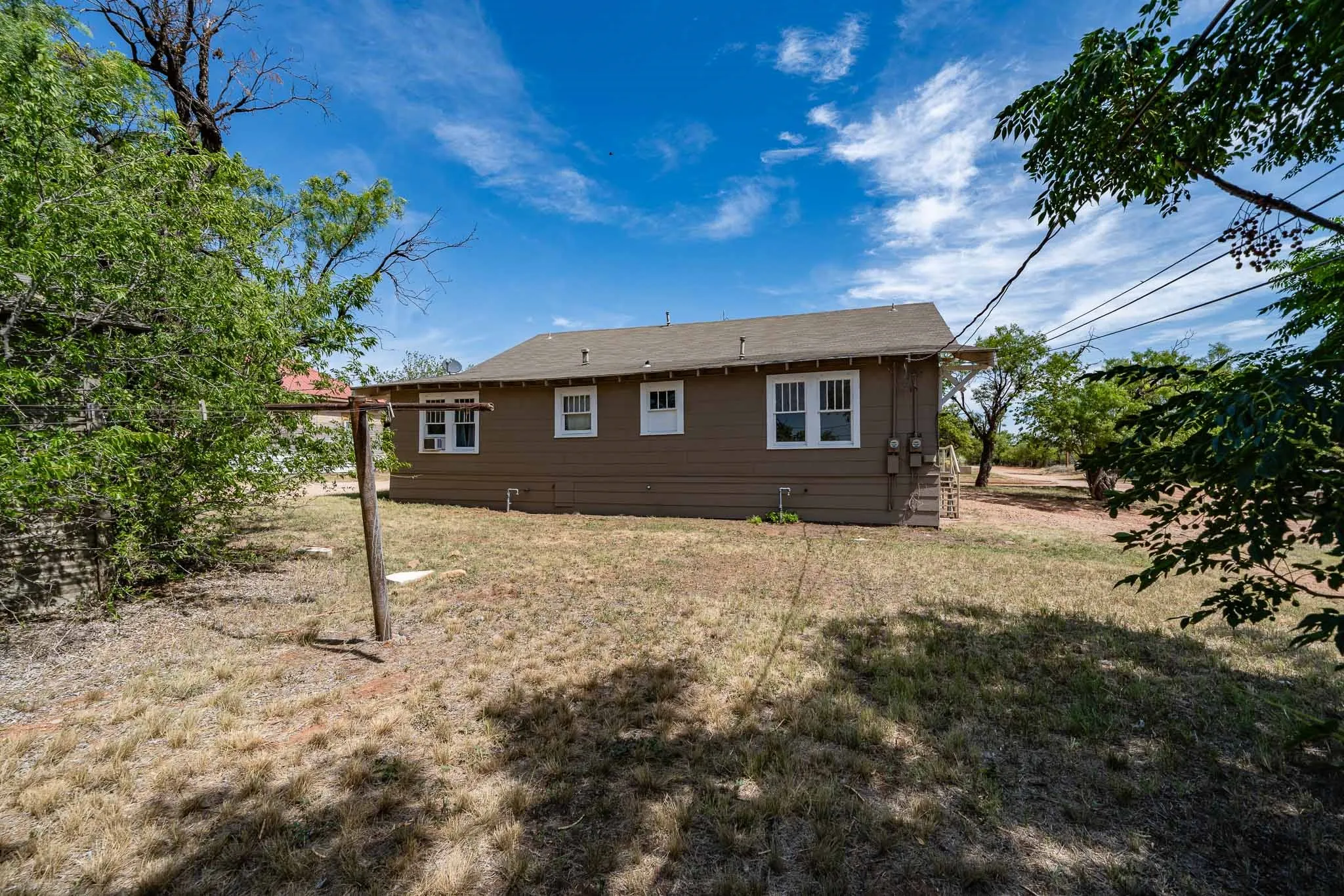 Single Family Residence For Sale in Jones County , 720 E Mcharg Street, Stamford, Texas 79553, 4 Bedroom, 2 Bathroom, Garage spaces, 2,024 Sqft, built in 1930, mls#21334134, Real Estate Agent in Stamford, Homes For Sale in Jones county, Homes For Sale in Stamford, Realtor in Stamford Texas, Real Estate Brokerage Independent Realty Texas, Luminita Cordes Realtor